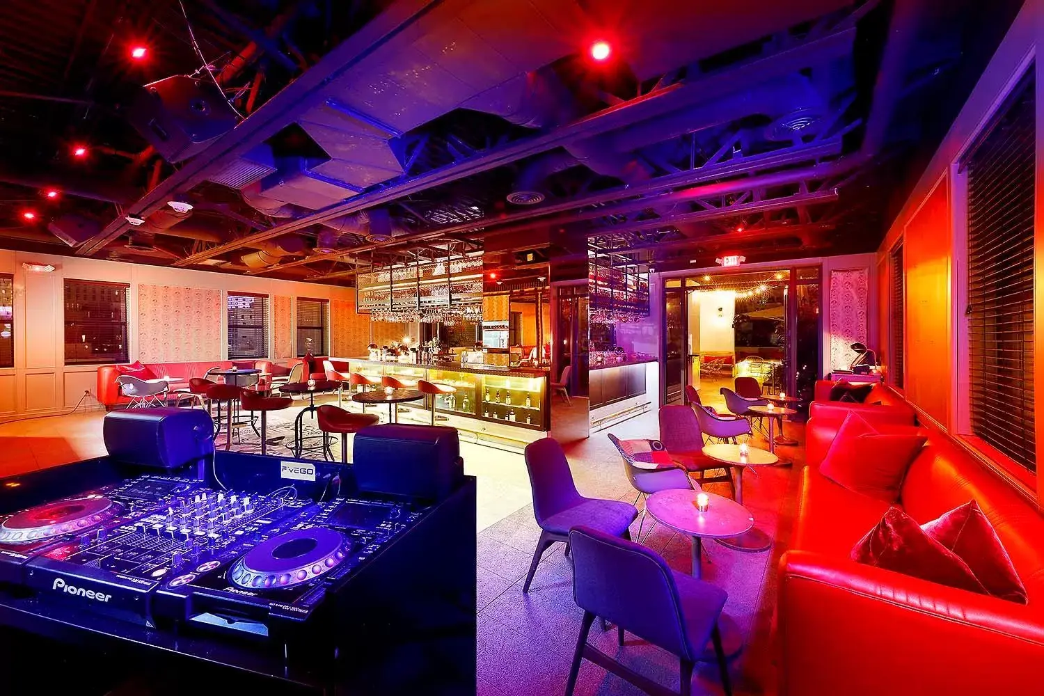 Nightclub / DJ, Restaurant/Places to Eat in Eurostars Langford