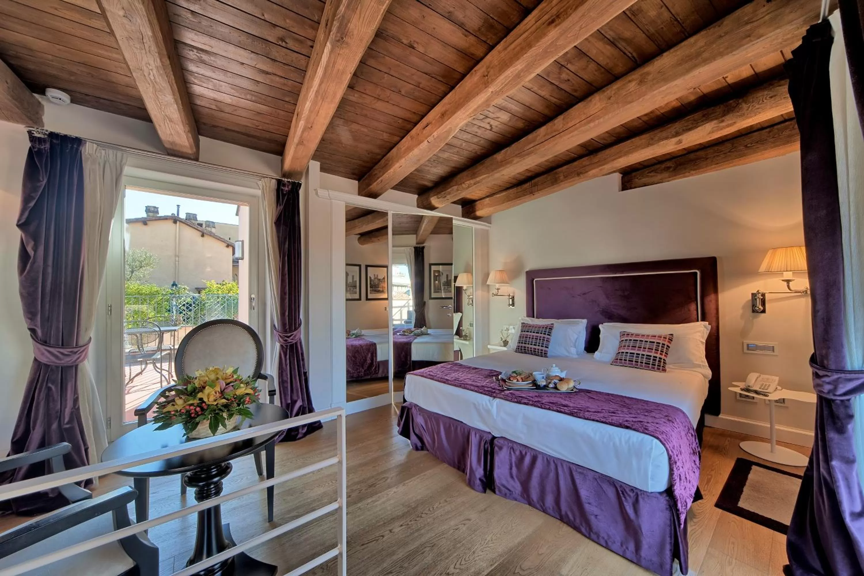 Photo of the whole room, Bed in Trevi Palace Luxury Inn