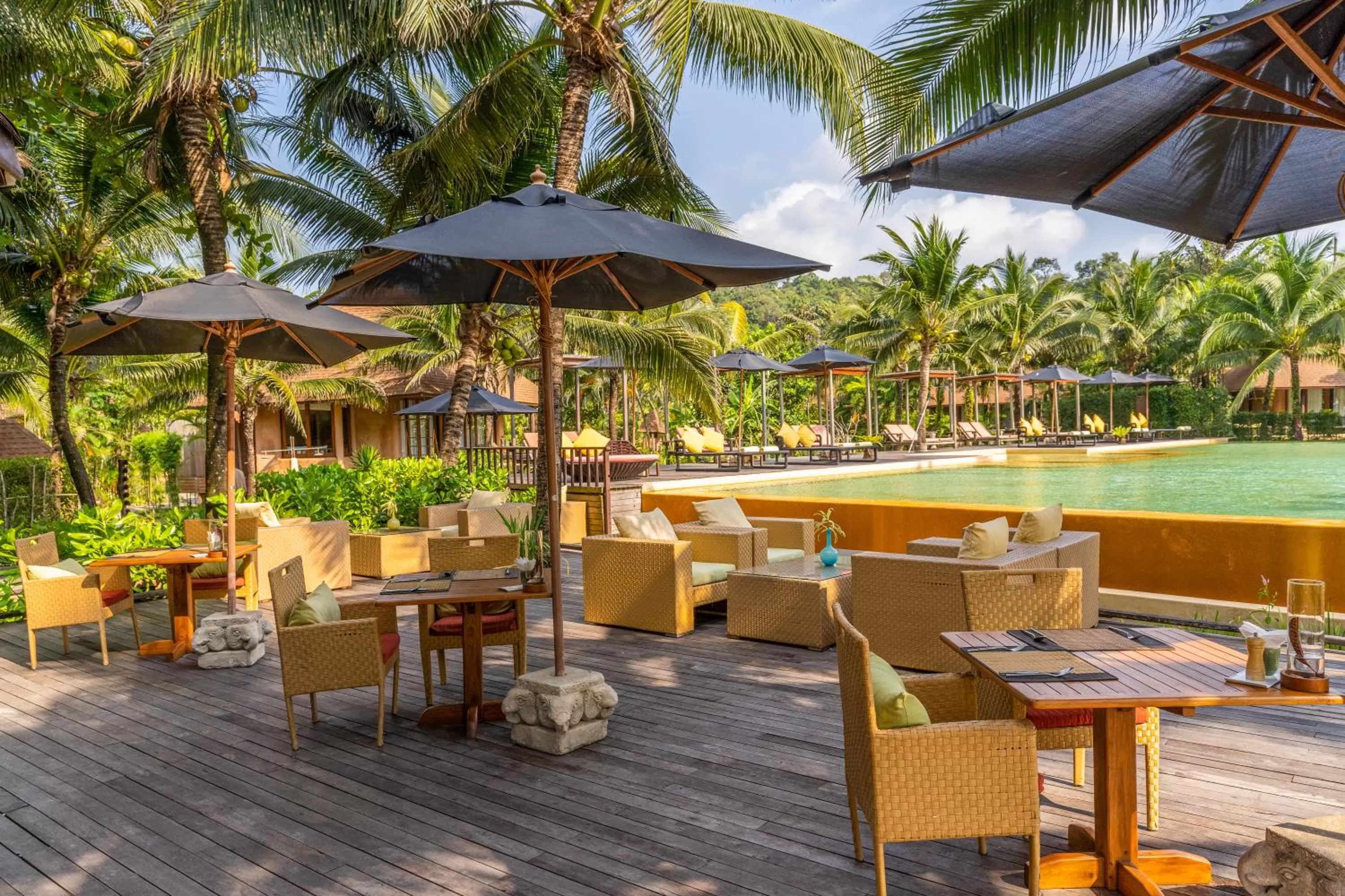 Restaurant/places to eat in High Season Pool Villa & Spa