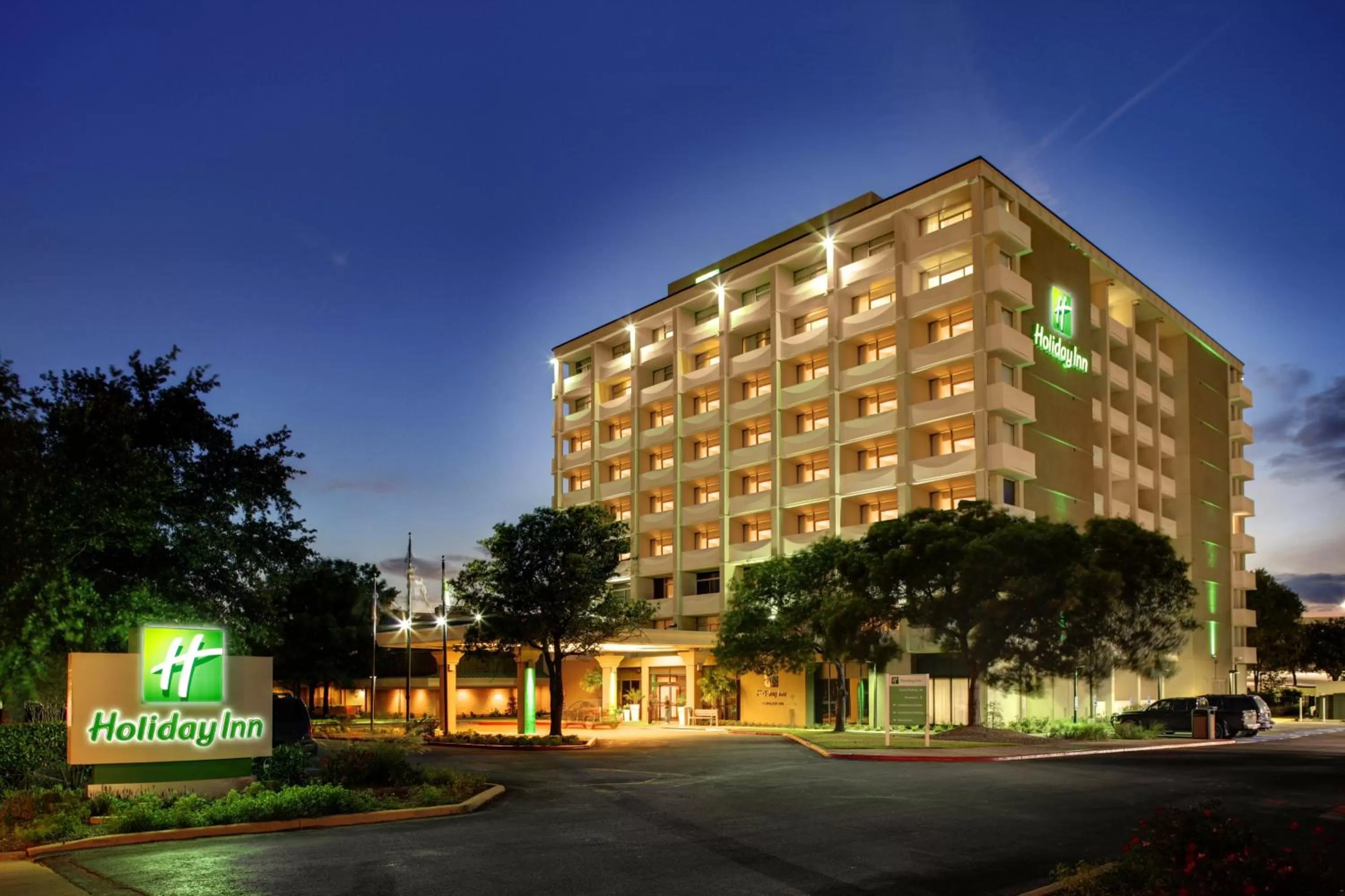 Property building in Holiday Inn Austin Midtown by IHG