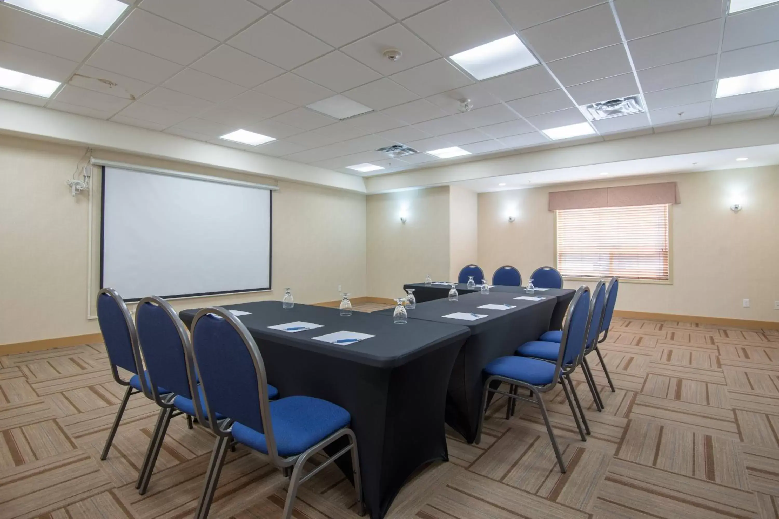 Meeting/conference room in Four Points by Sheraton Saskatoon