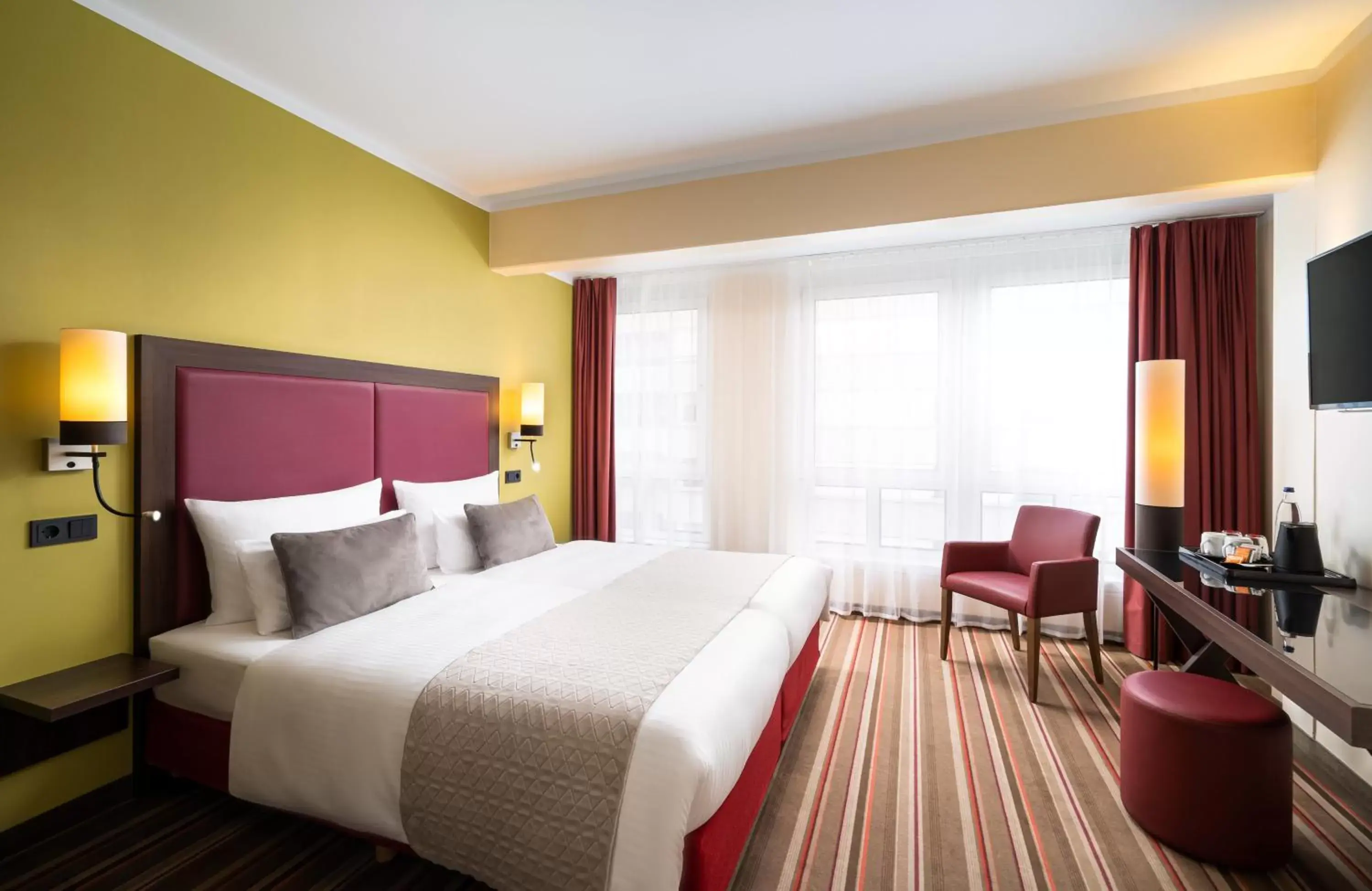 Photo of the whole room, Bed in Leonardo Hotel Berlin