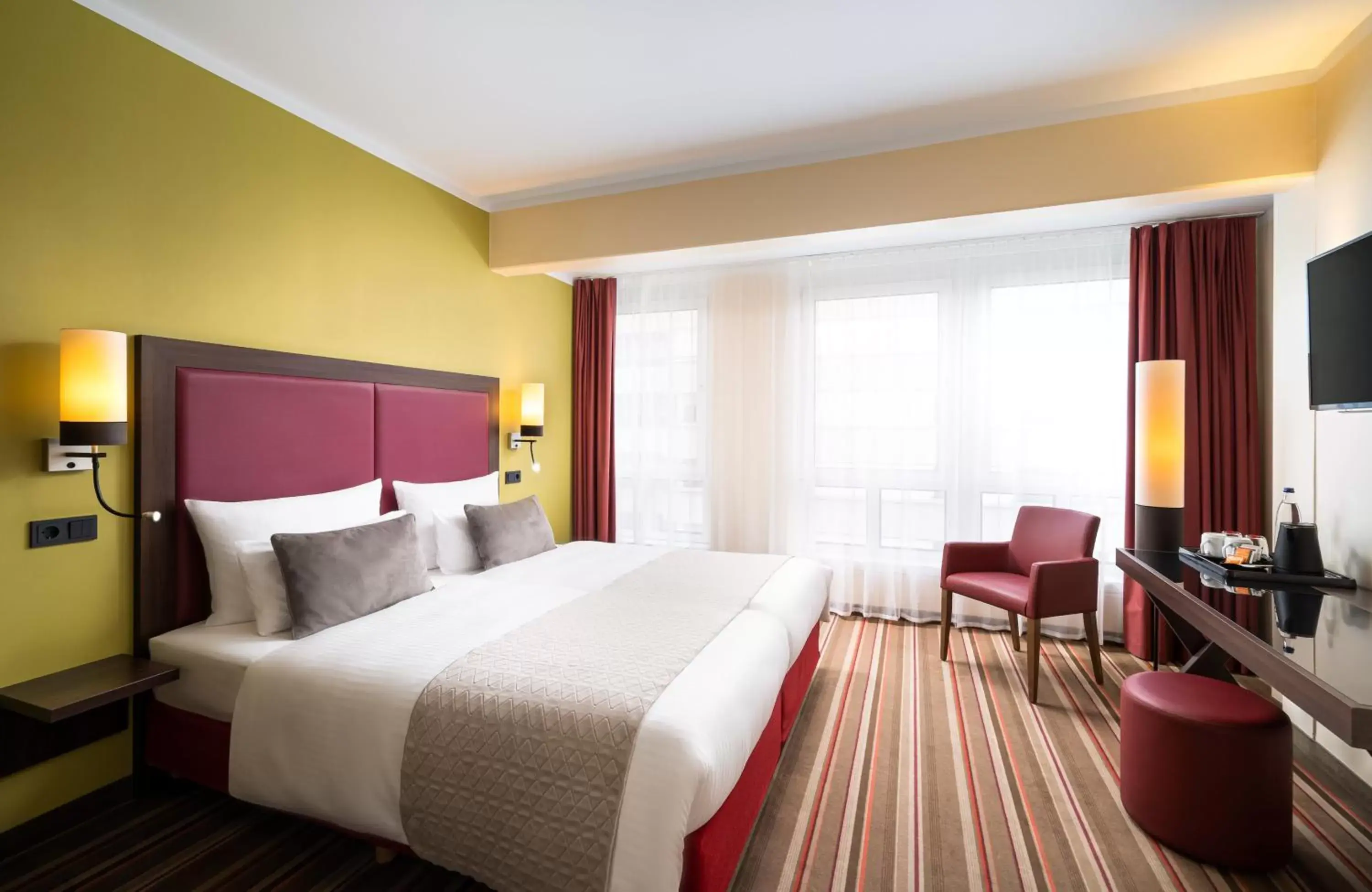 Photo of the whole room, Bed in Leonardo Hotel Berlin Photo of the whole room, Bed in Leonardo Hotel Berlin