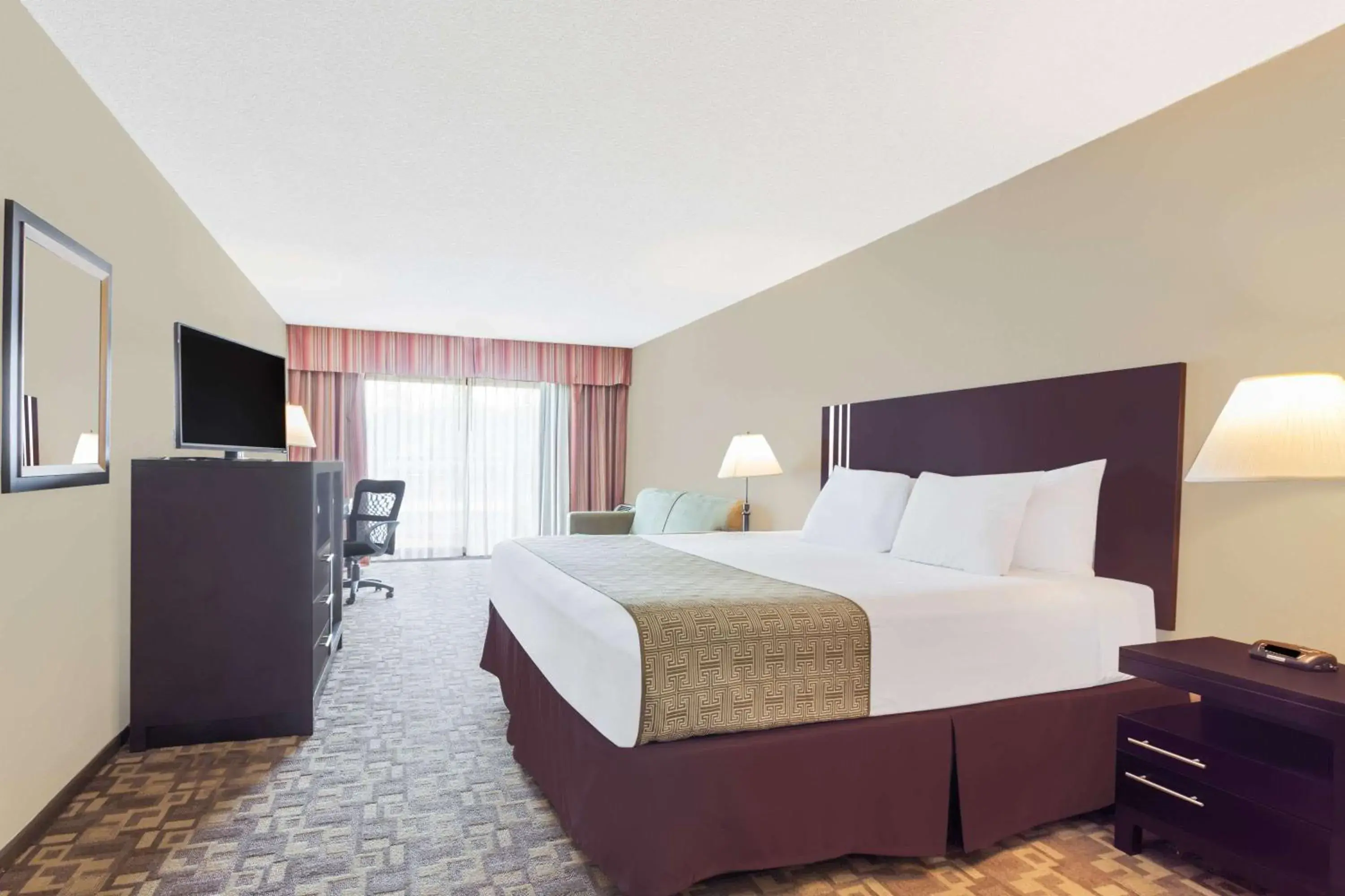 Photo of the whole room, Bed in Days Inn By Wyndham Bellingham WA Photo of the whole room, Bed in Days Inn By Wyndham Bellingham WA