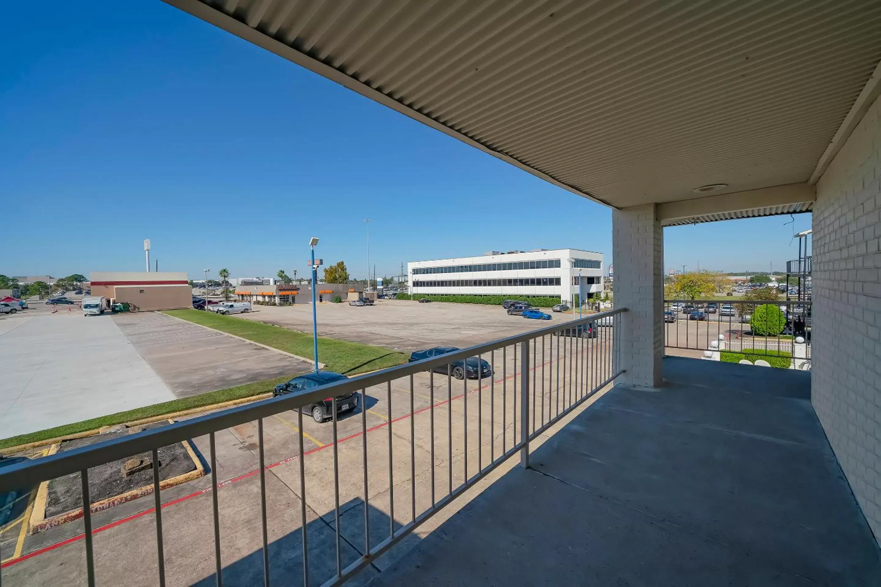 Balcony/Terrace in OYO Hotel Houston Humble IAH Airport HWY 59