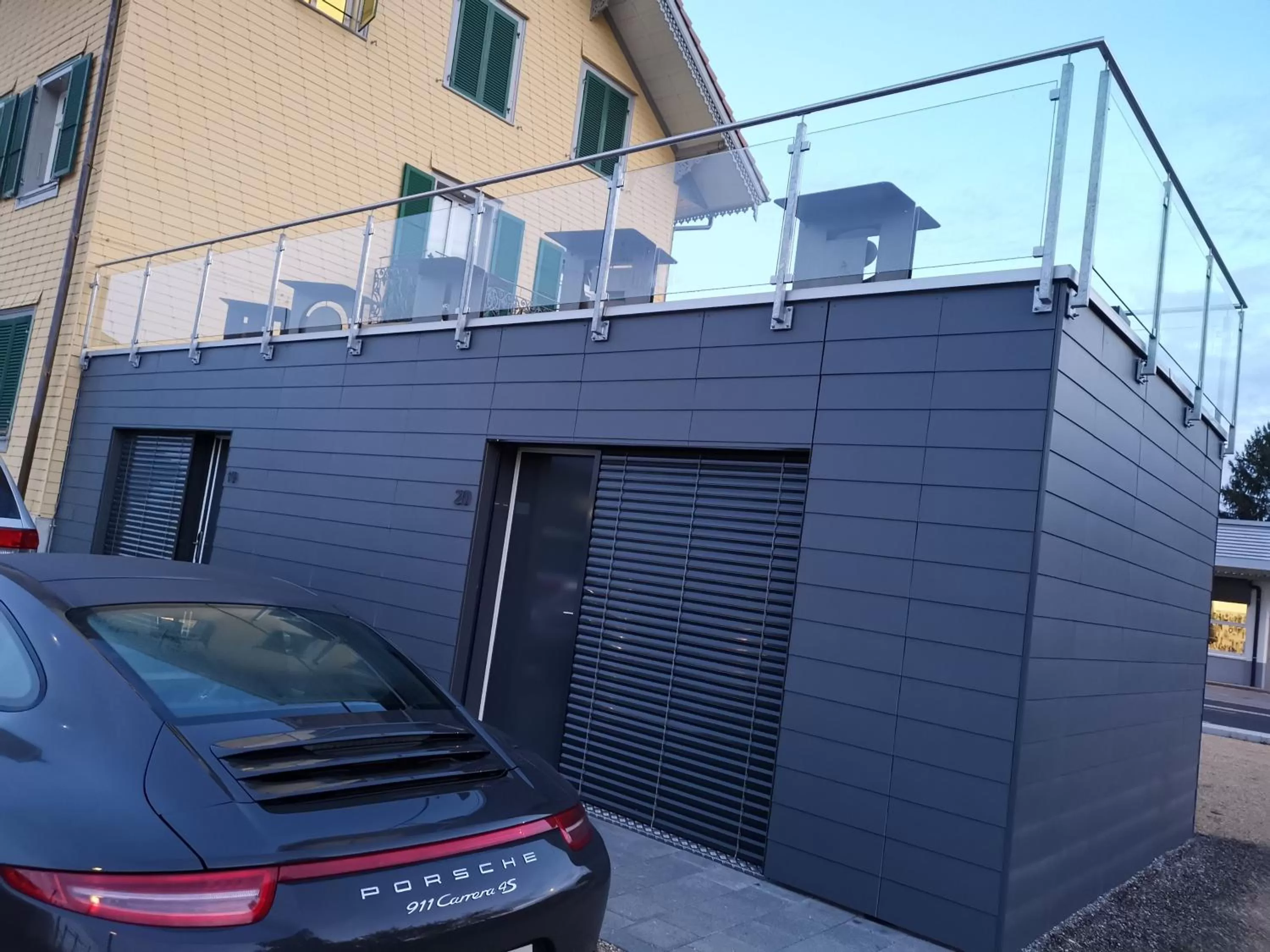 Property building in Boutique Hotel BS16 before Bern City Parking gratis