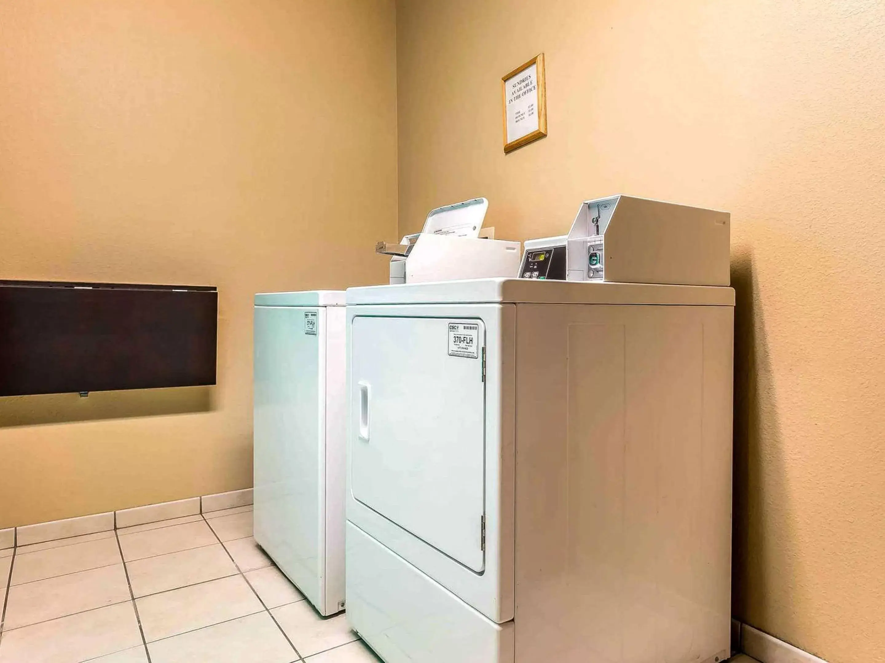 Other, Kitchen/Kitchenette in Comfort Inn & Suites East Moline near I-80