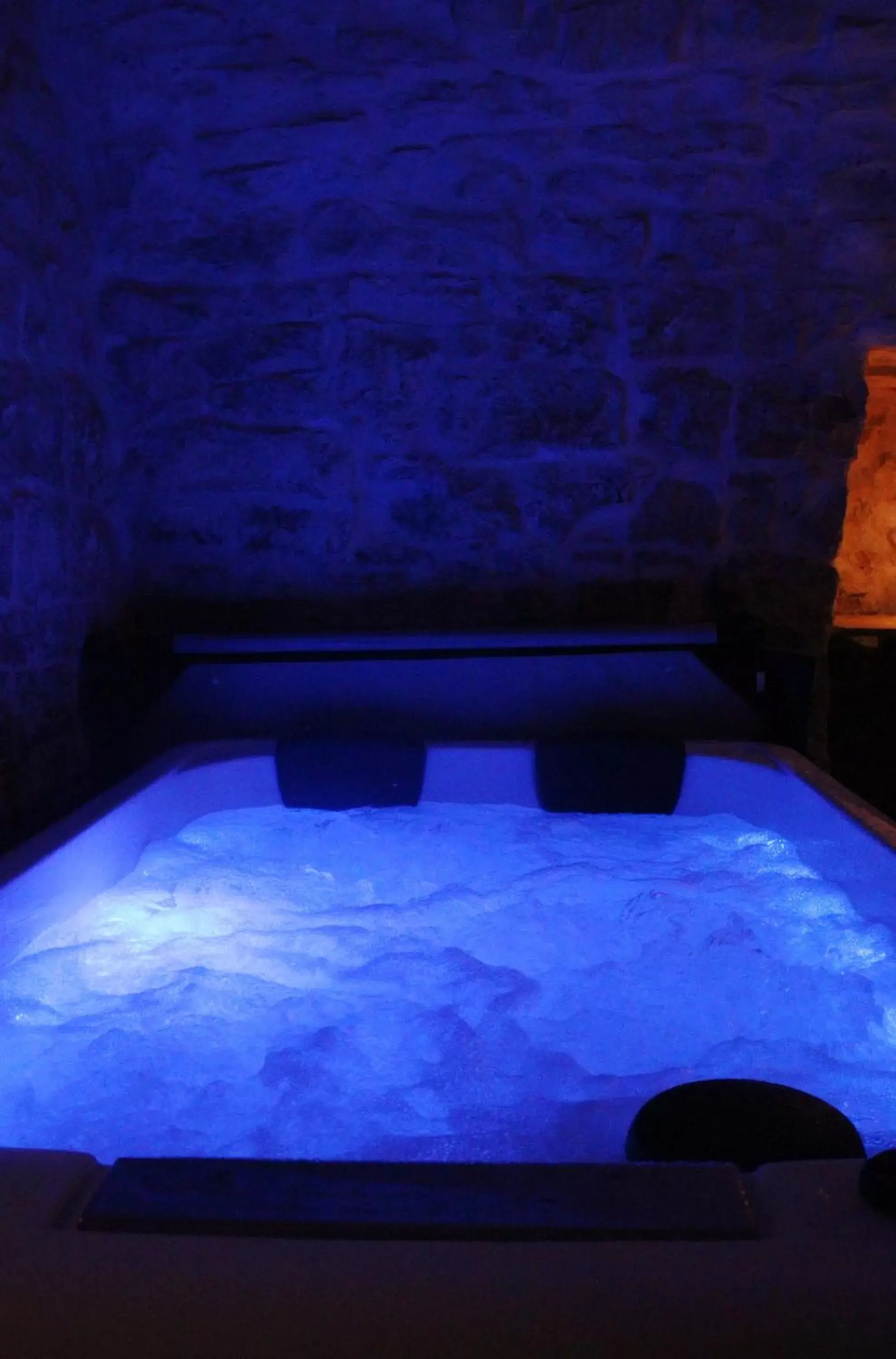 Suite with Hot Tub in Albergo Diffuso Dimora Rossi