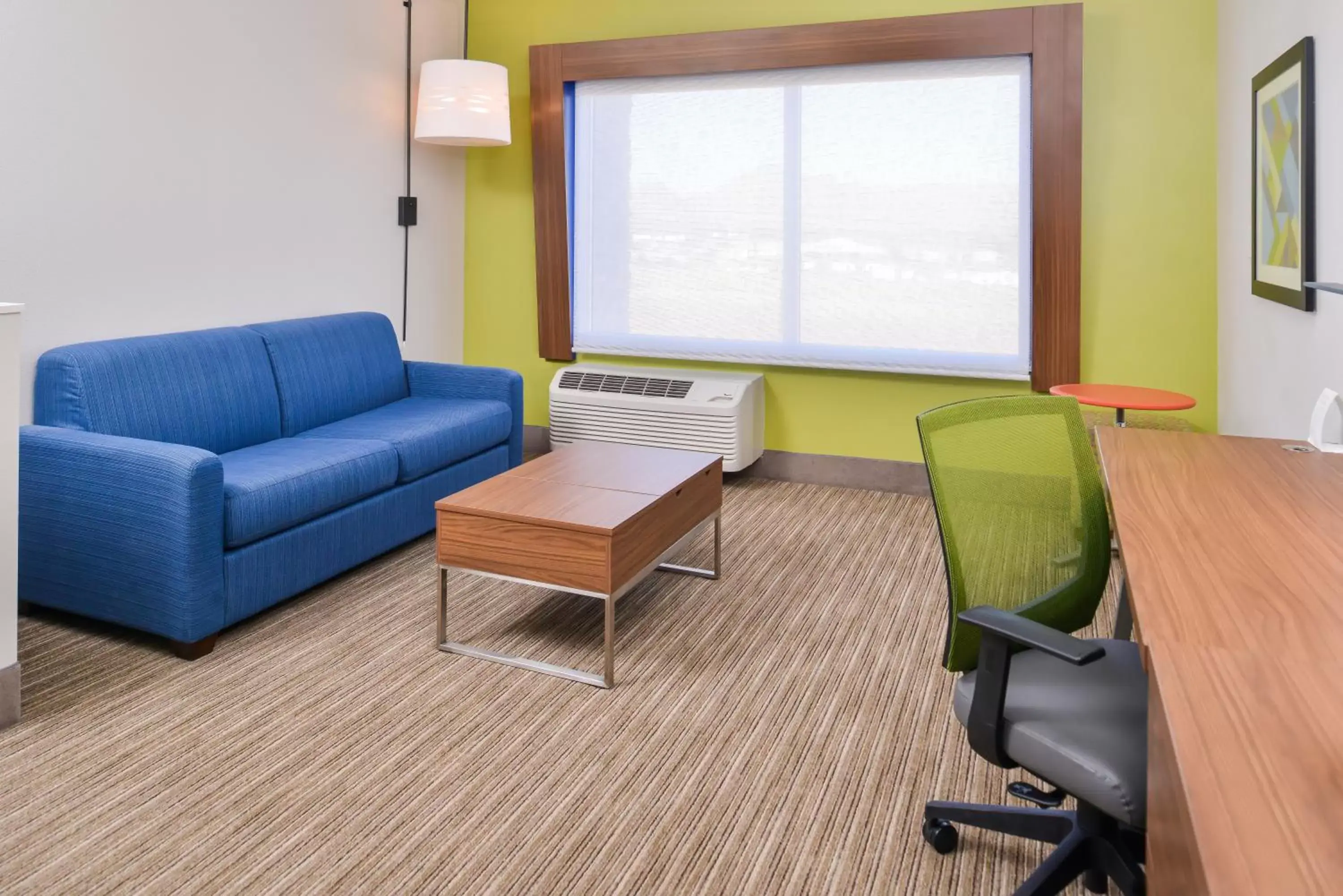 Photo of the whole room, Seating Area in Holiday Inn Express & Suites - Van Horn, an IHG Hotel
