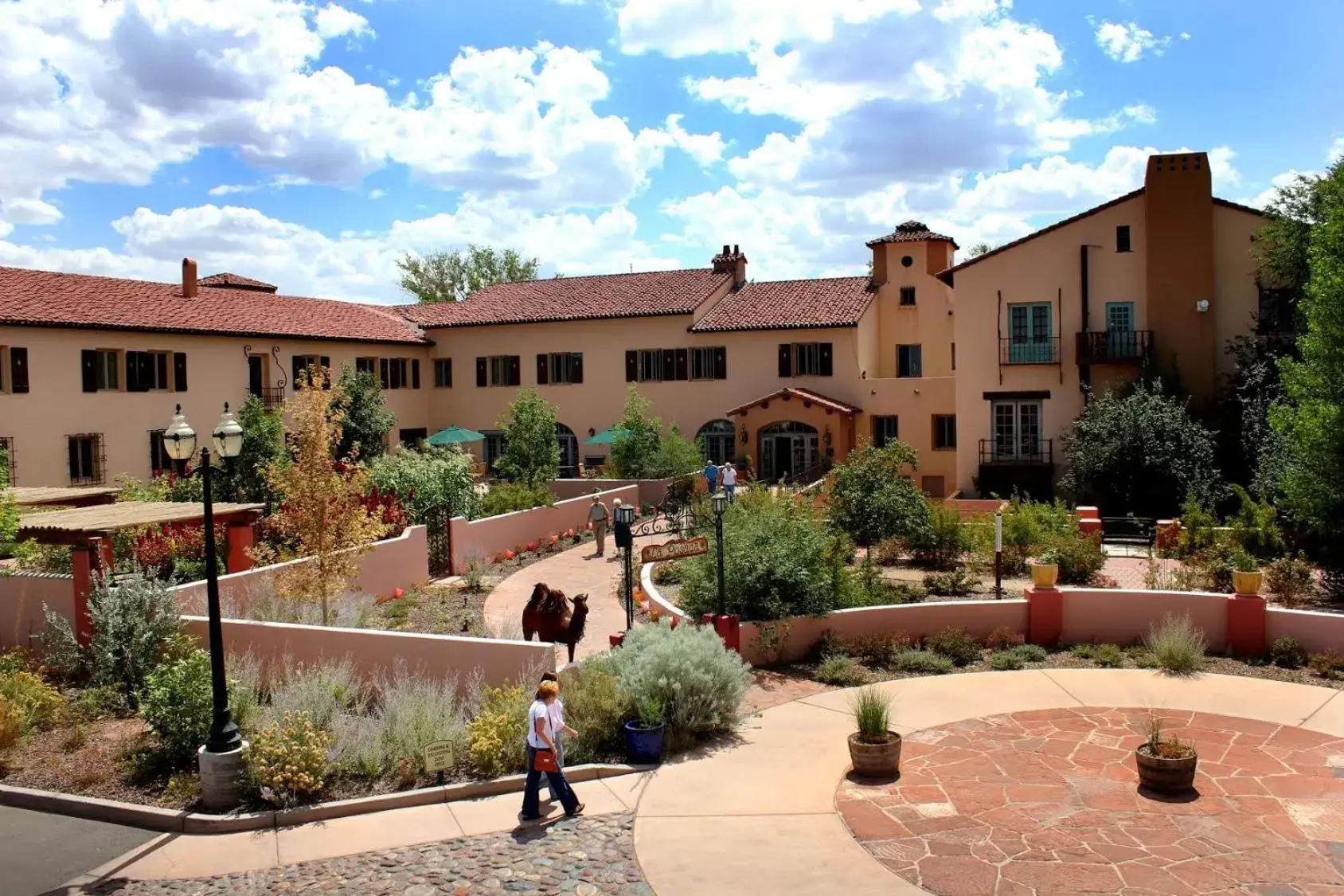 Property Building in La Posada Hotel and Gardens