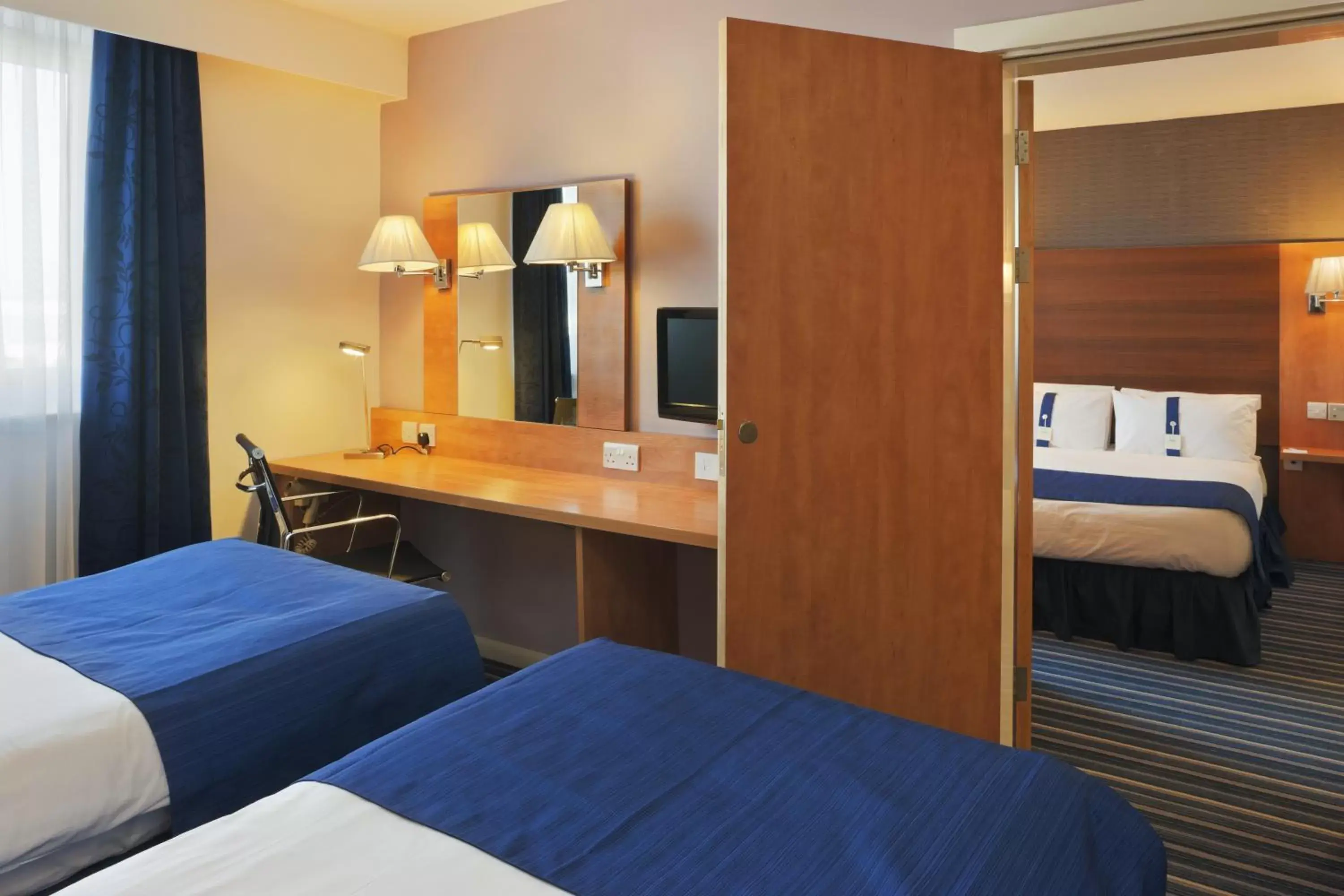 Bed in Holiday Inn Express Nuneaton, an IHG Hotel