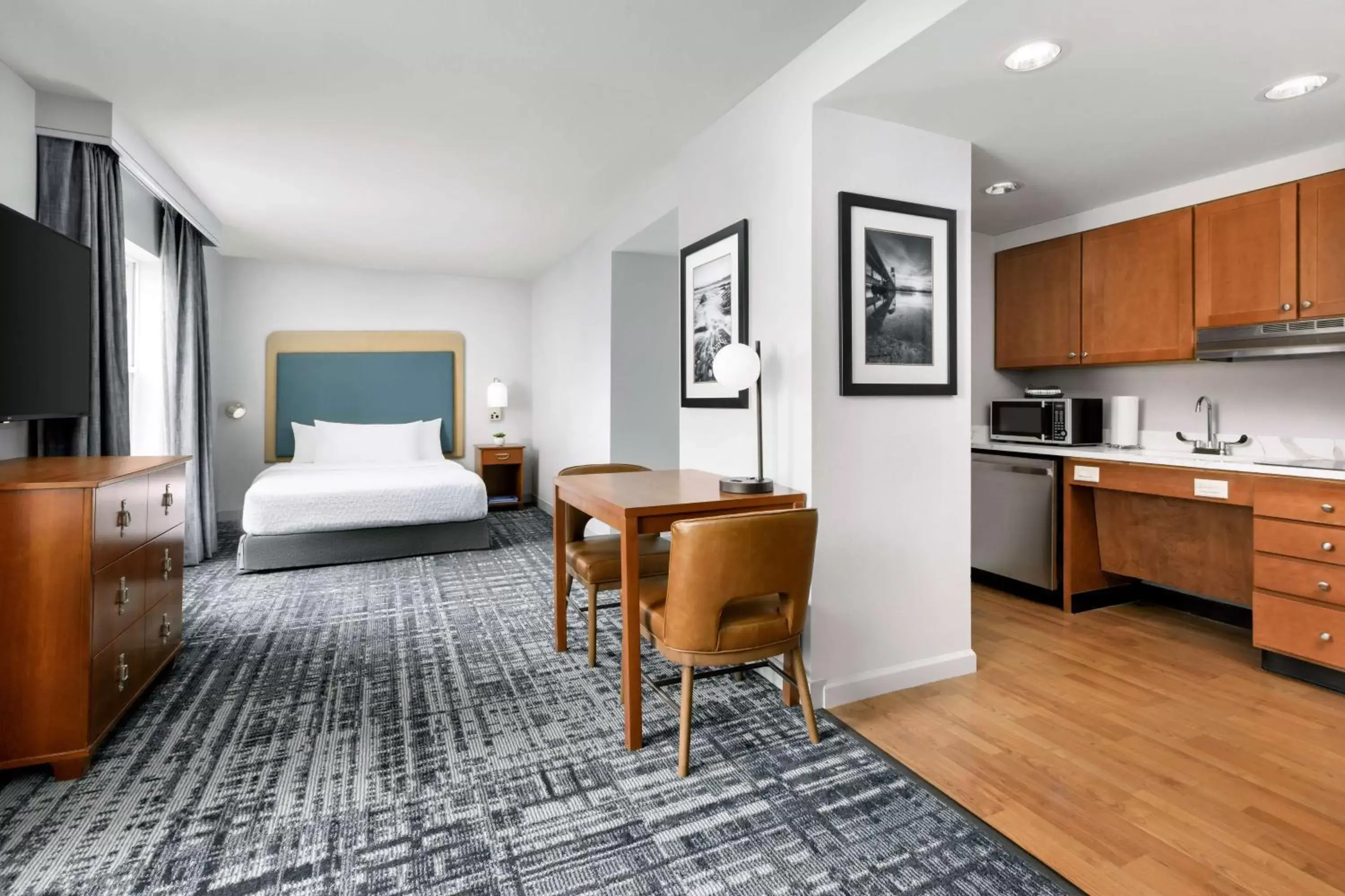 Bedroom, Kitchen/Kitchenette in Homewood Suites by Hilton Portsmouth