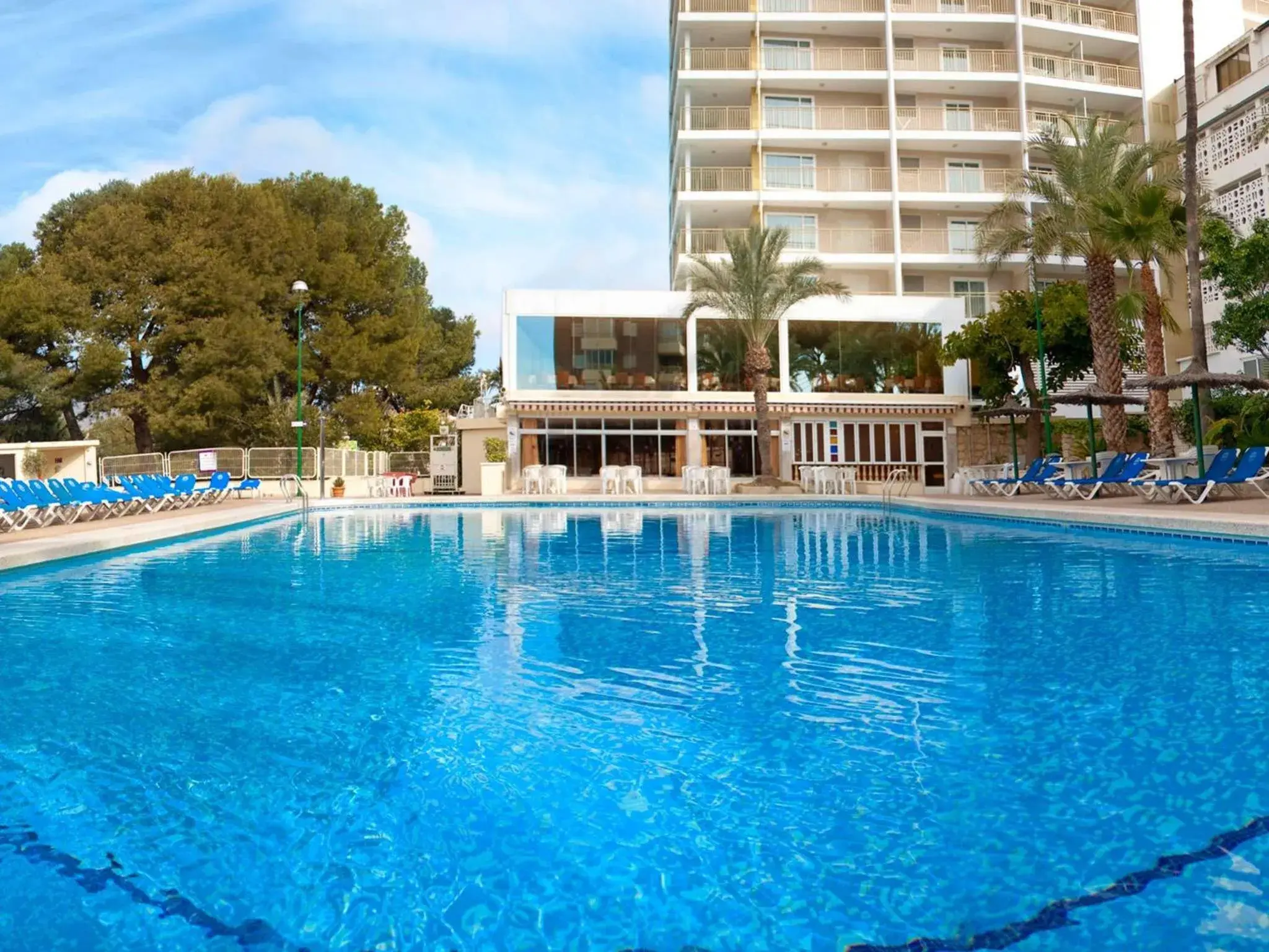 Swimming Pool in Hotel Servigroup Torre Dorada