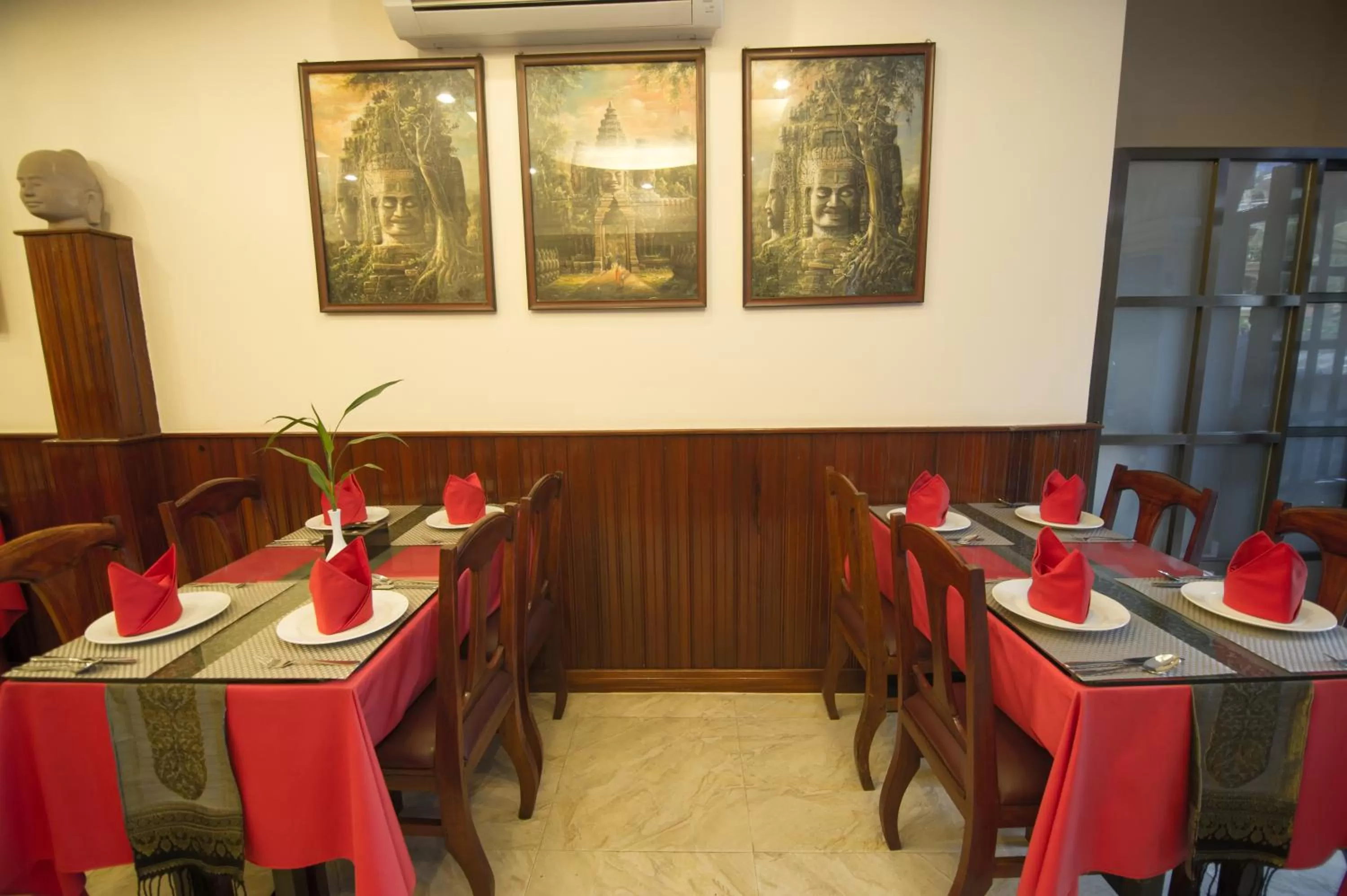 Restaurant/places to eat in Reaksmey Chanreas Hotel