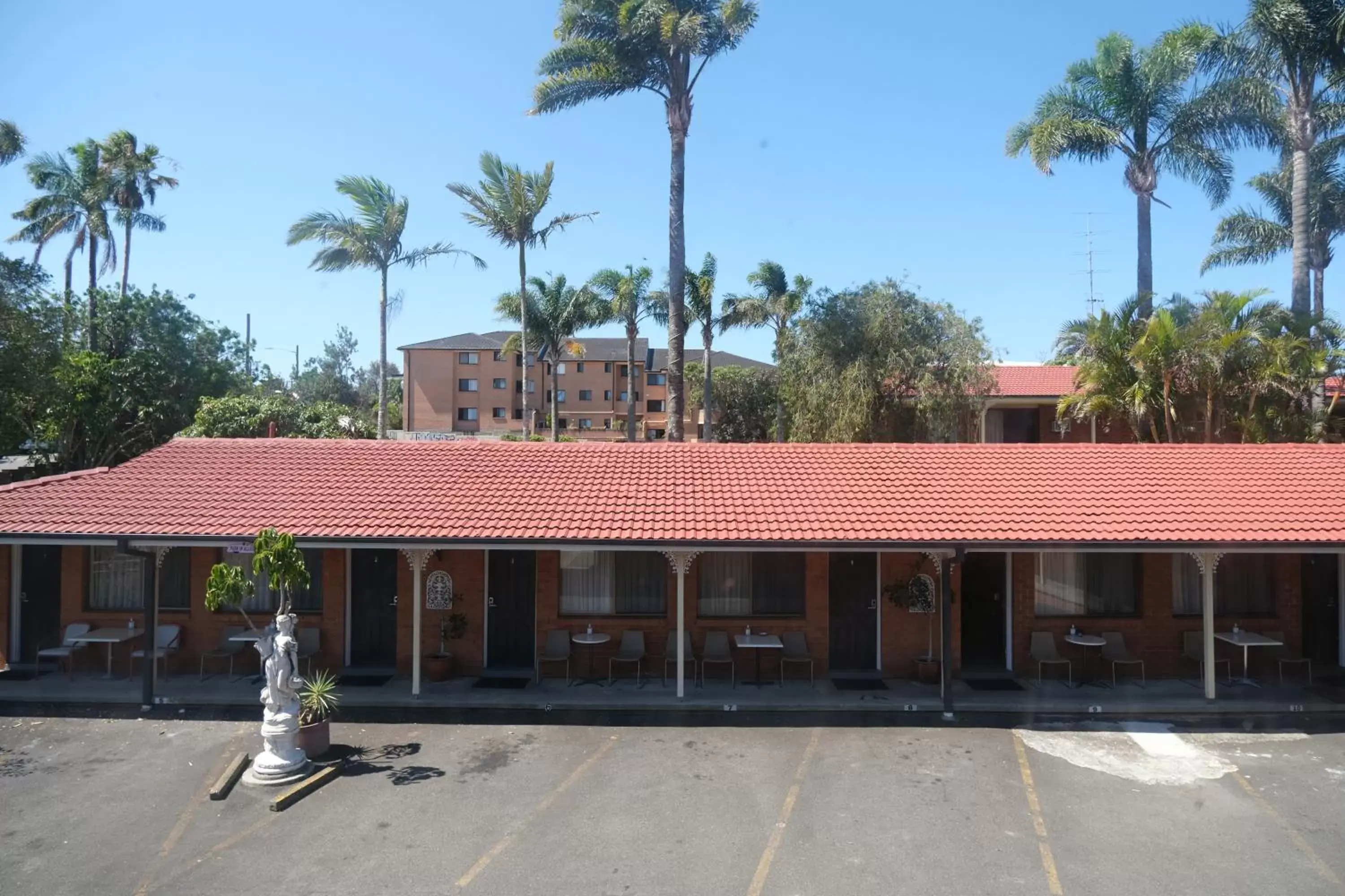 Parking, Property Building in Sapphire Palms Motel