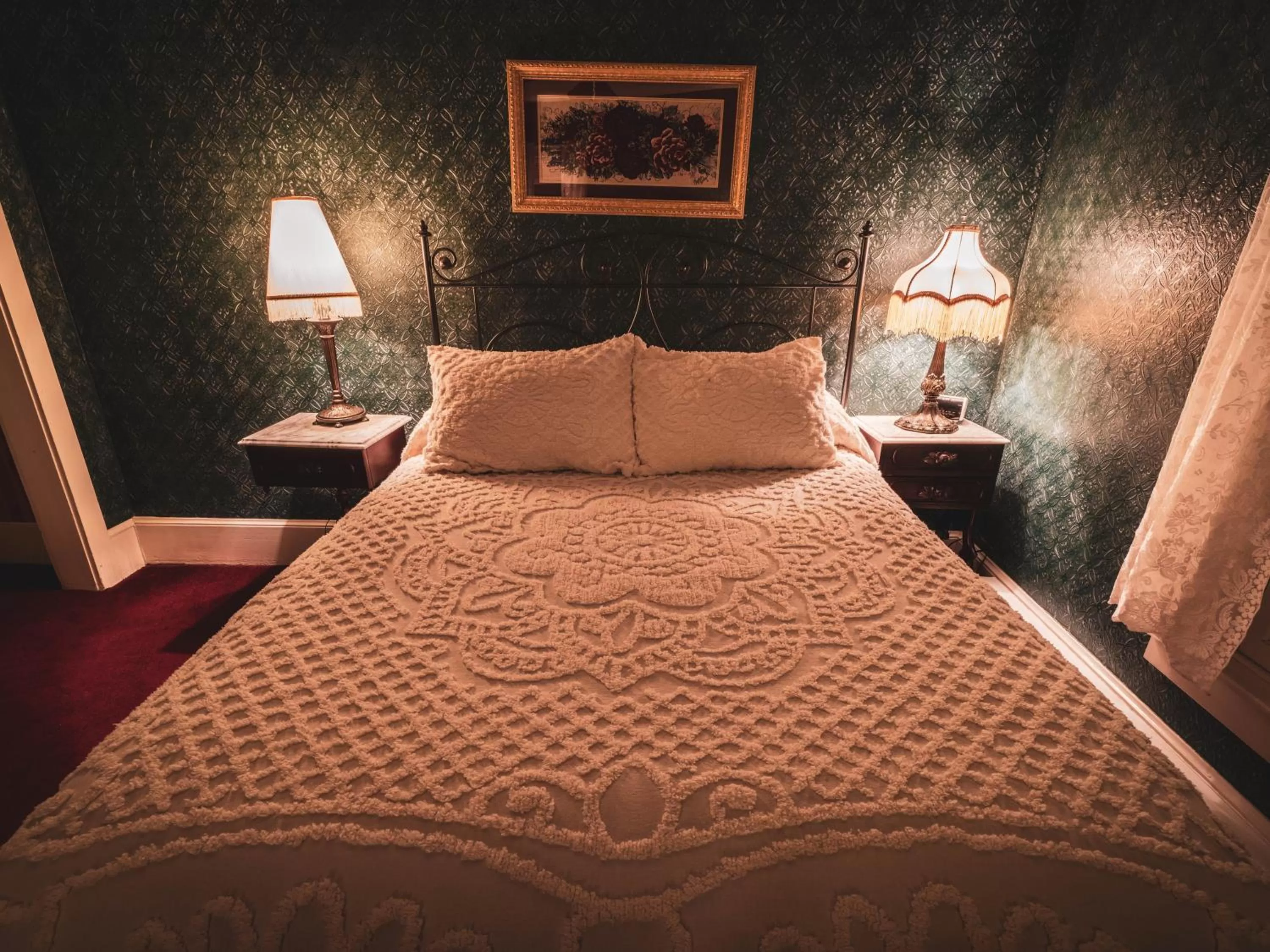 Bedroom, Bed in St. Elmo Hotel