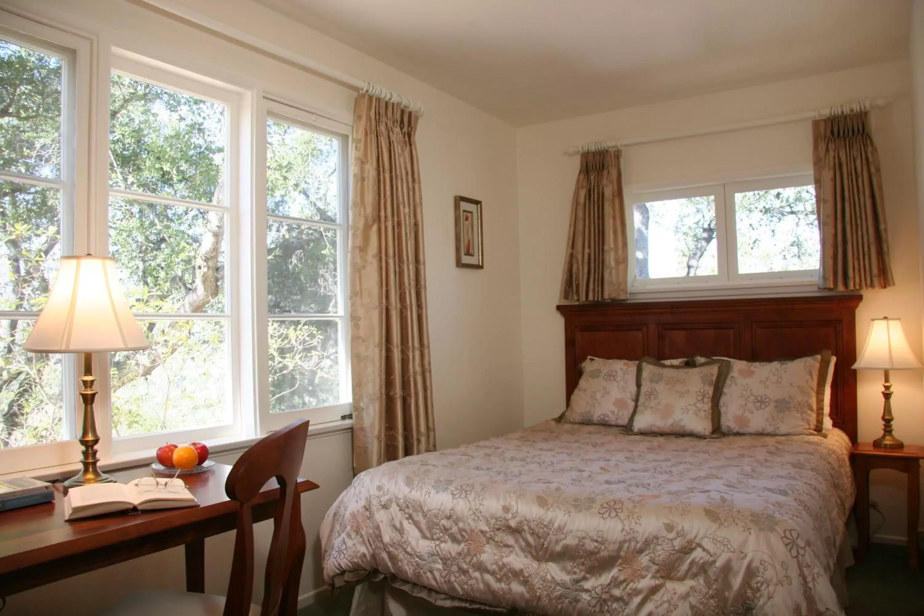 Bedroom, Bed in Ojai Retreat & Inn