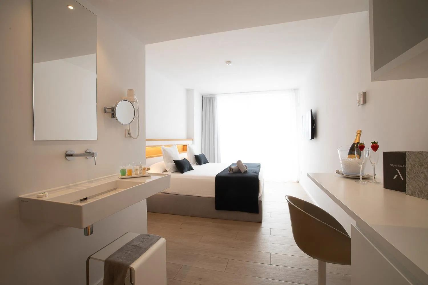 Bathroom, Bed in Hotel Anfora Ibiza