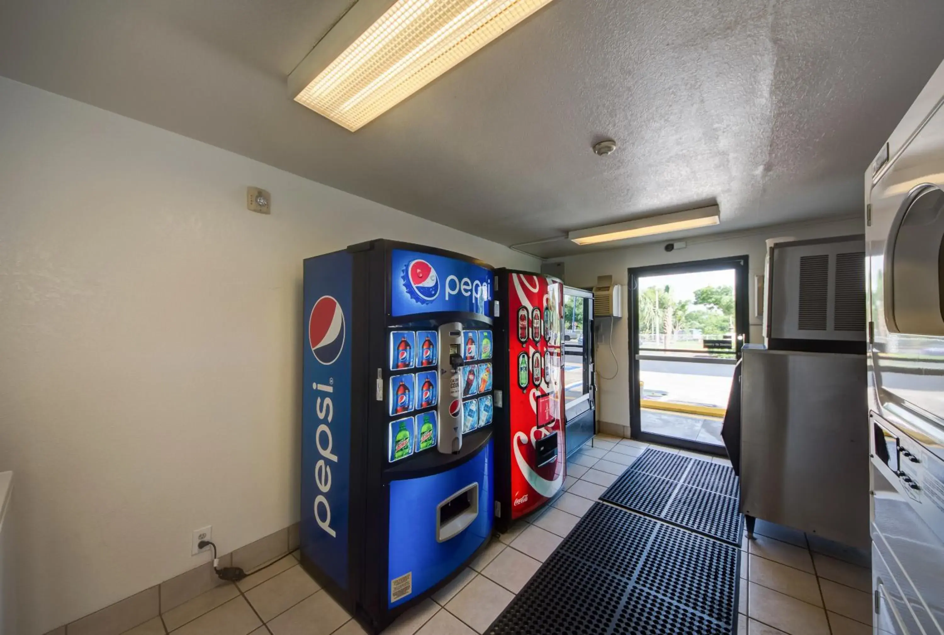 Drinks in Motel 6-Lakeland, FL