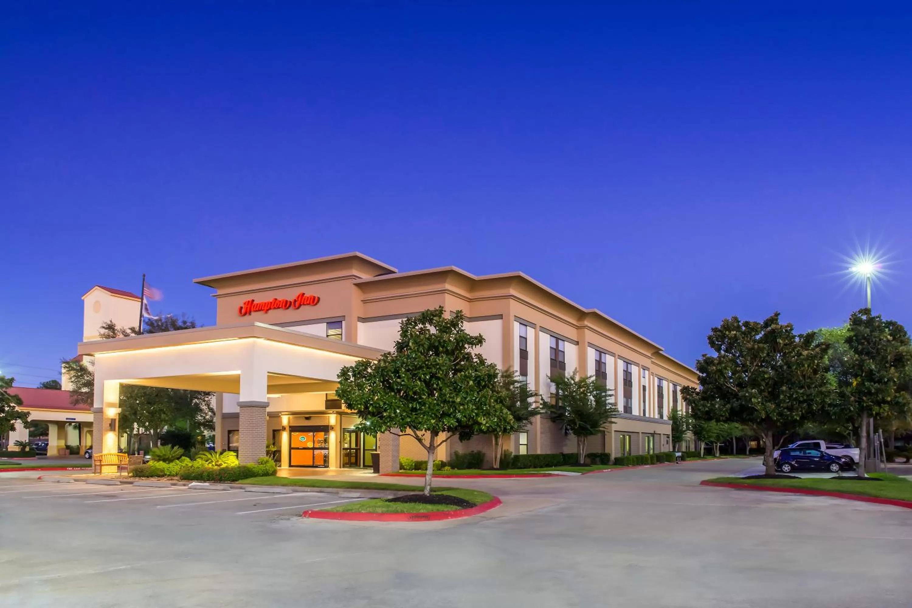 Property building in Hampton Inn Houston Stafford
