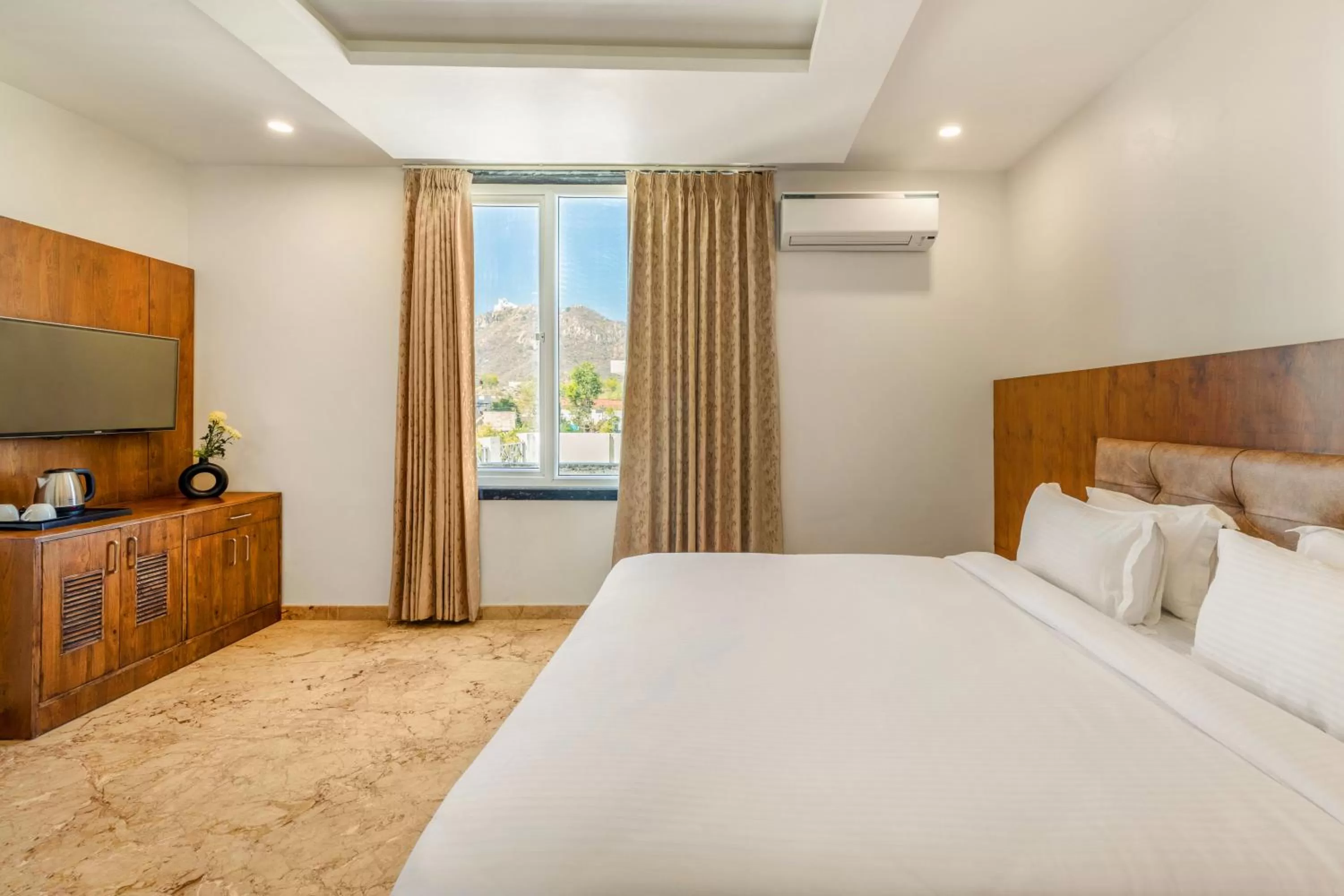 TV and multimedia, Bed in Seasons A Boutique Hotel