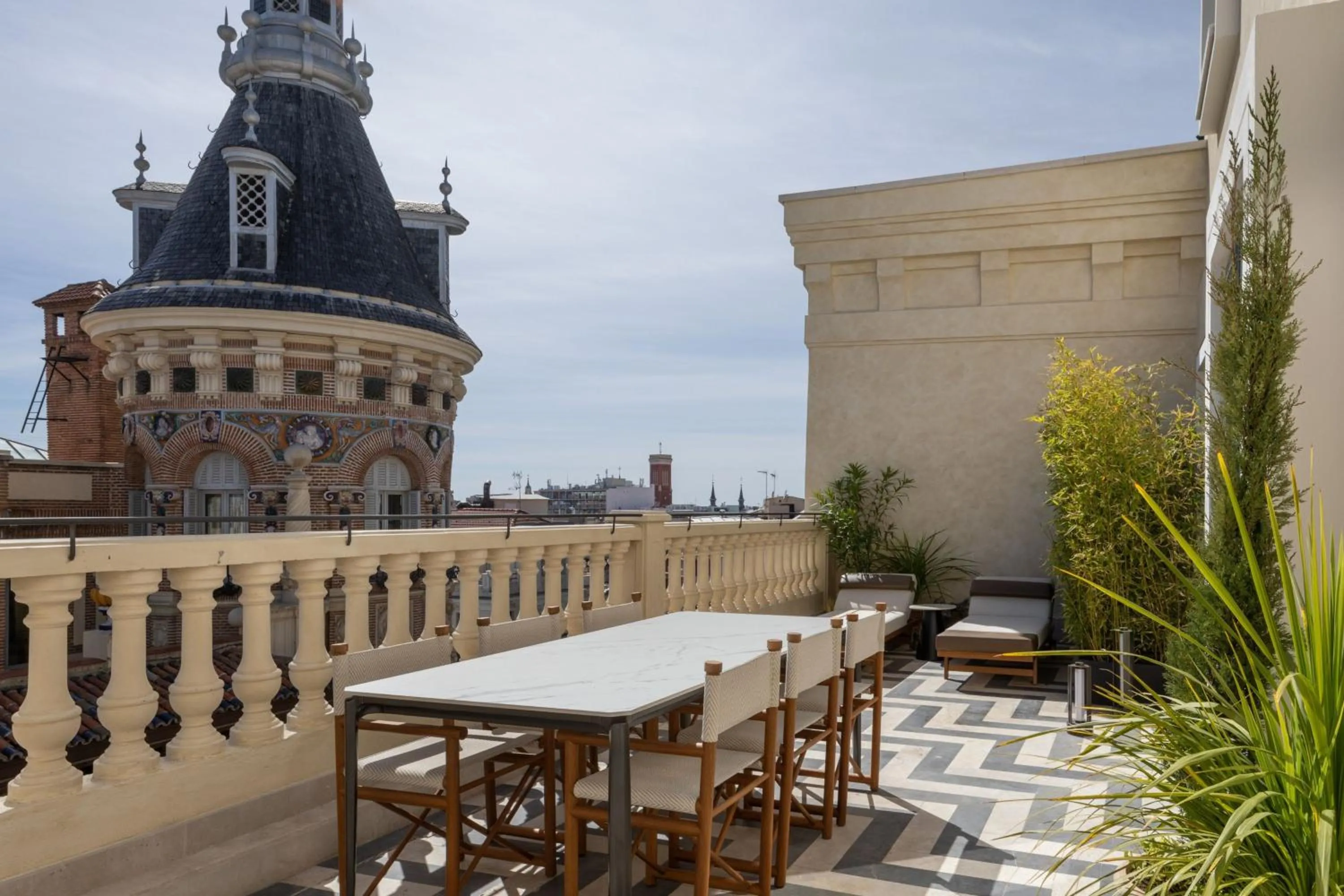 Photo of the whole room in JW Marriott Hotel Madrid