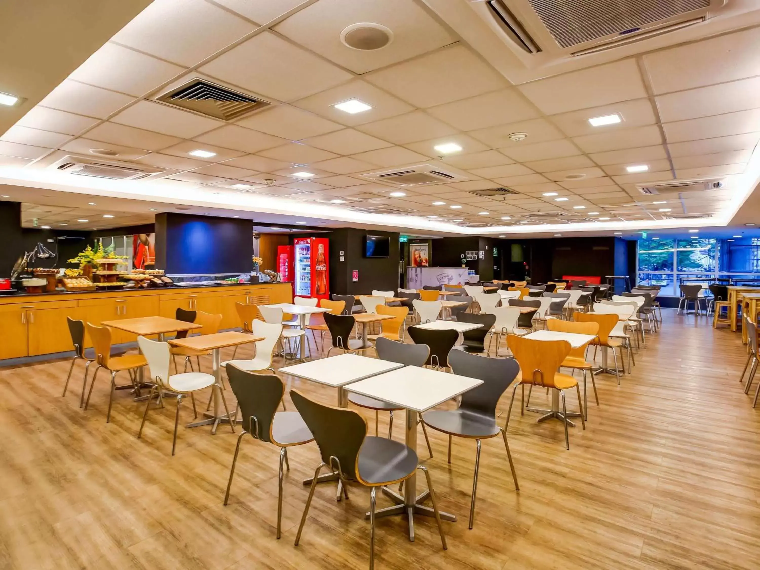 Breakfast, Restaurant/Places to Eat in ibis Rio de Janeiro Santos Dumont