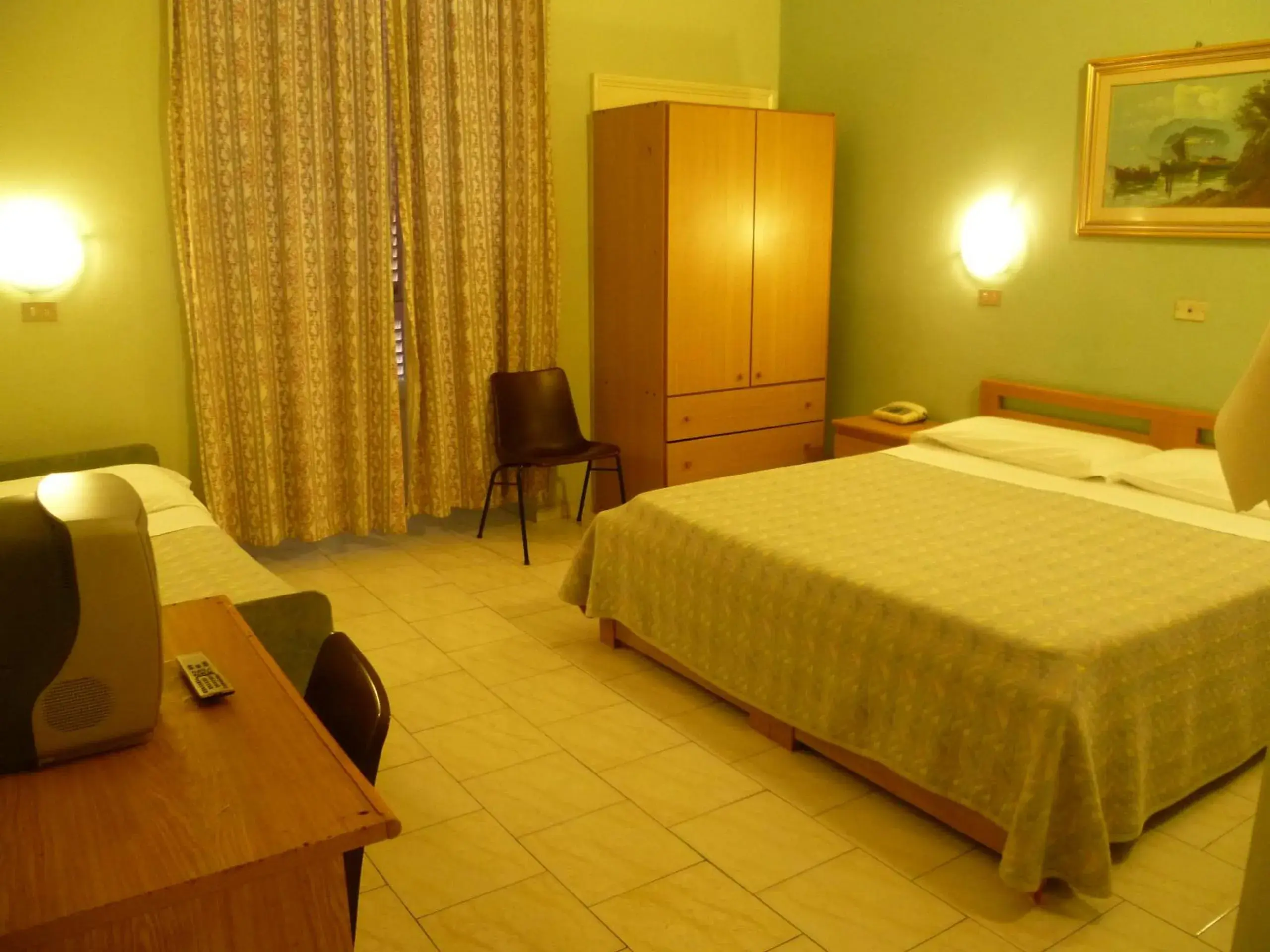 Triple Room in Hotel Pensione Romeo Triple Room in Hotel Pensione Romeo