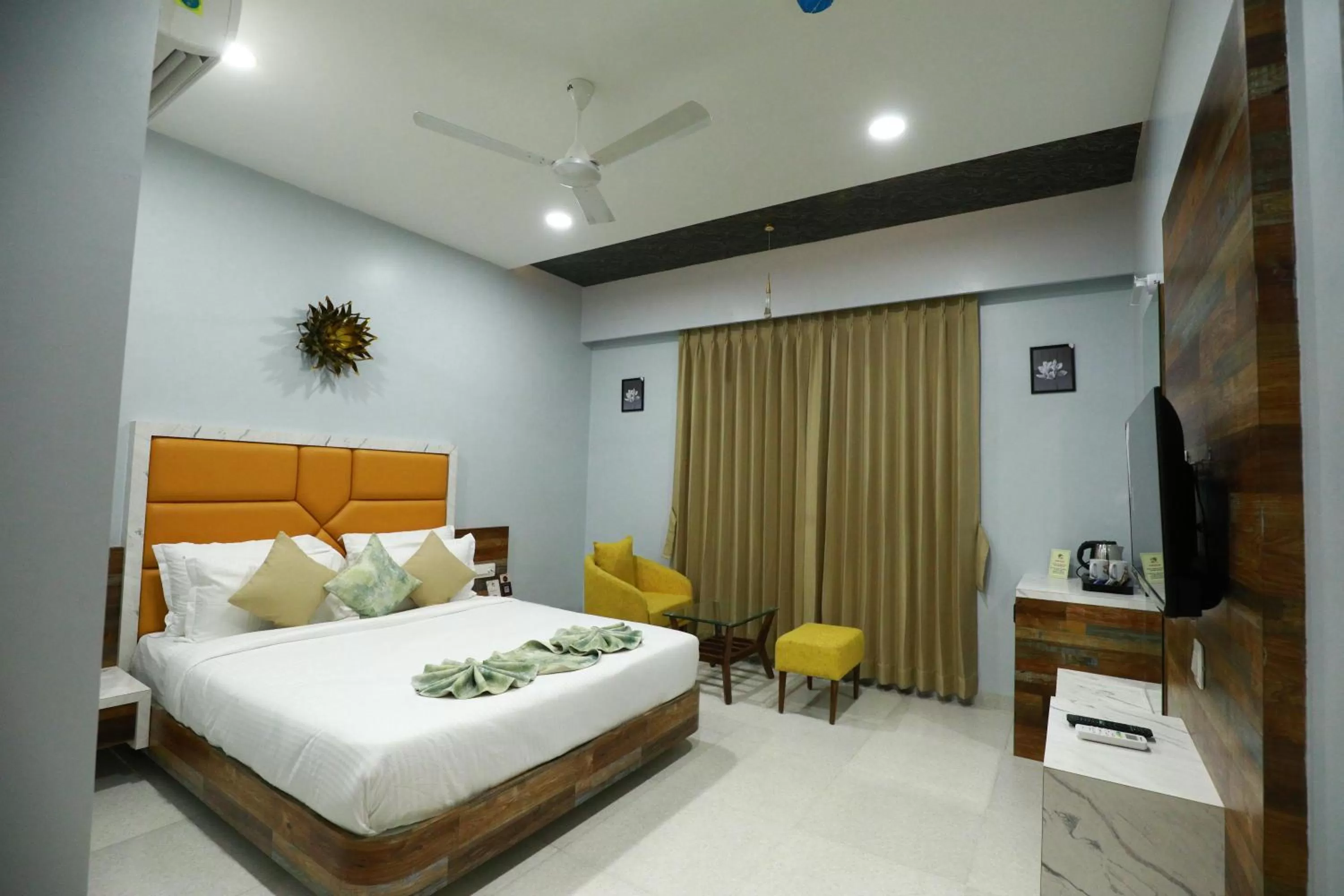 Bed in HOTEL THE GRANDLADHUKARA