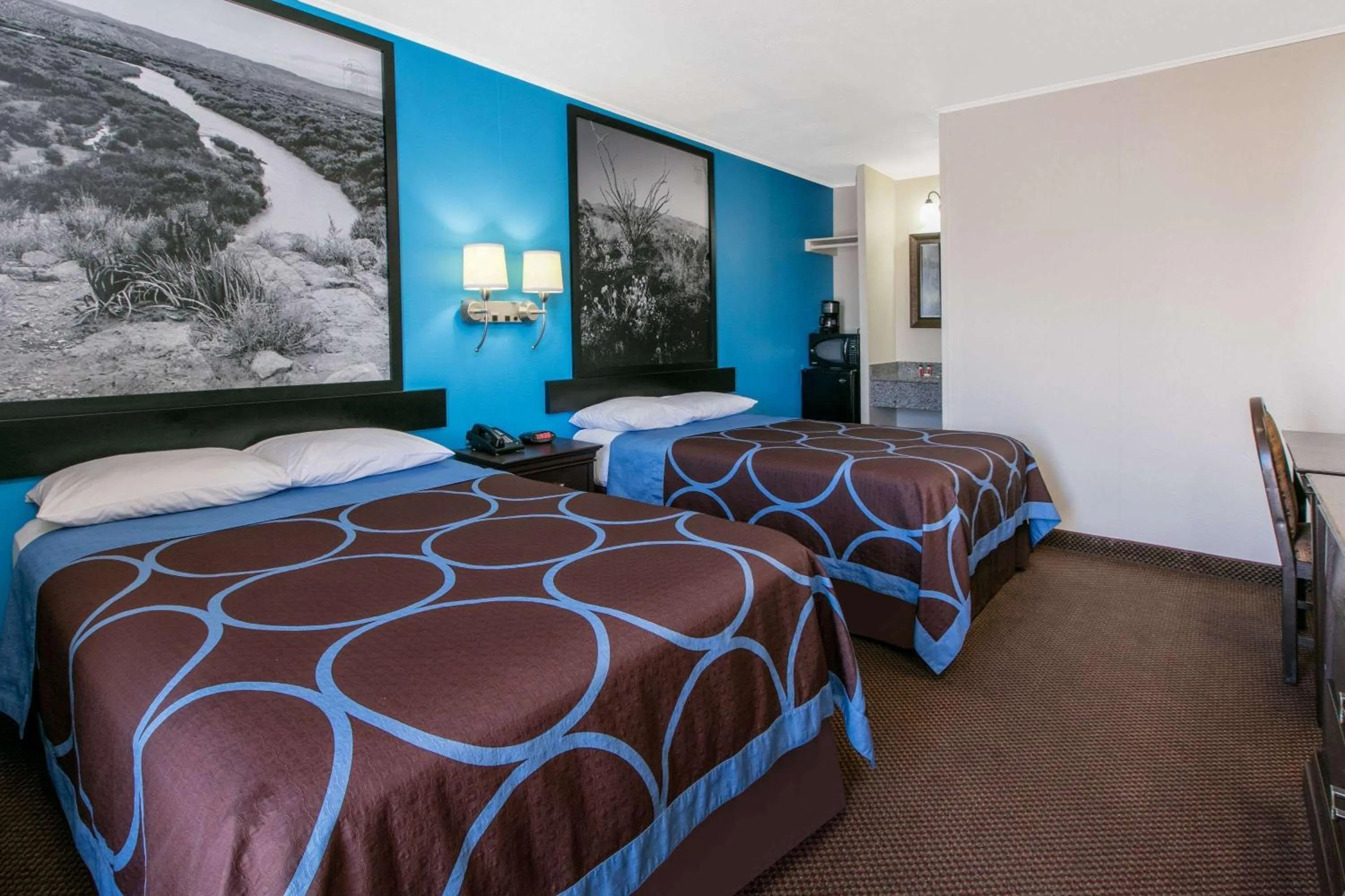 Photo of the whole room, Bed in Super 8 by Wyndham Lubbock Civic Center North