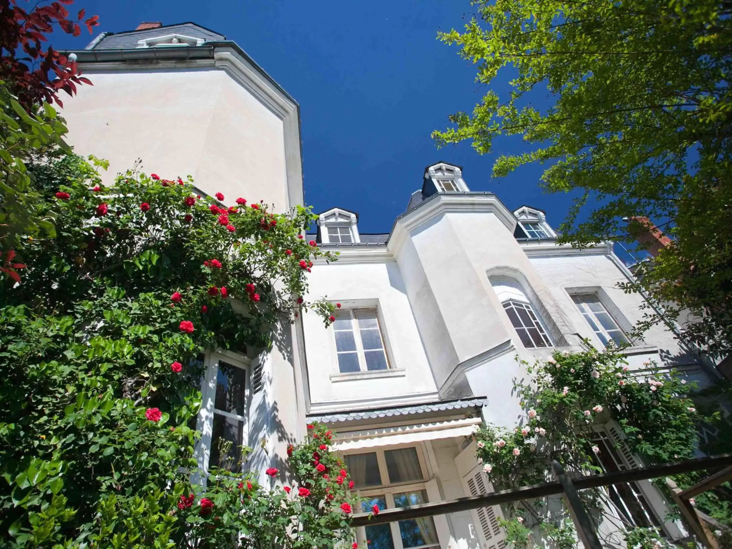 Facade/entrance, Property Building in La Maison Jules