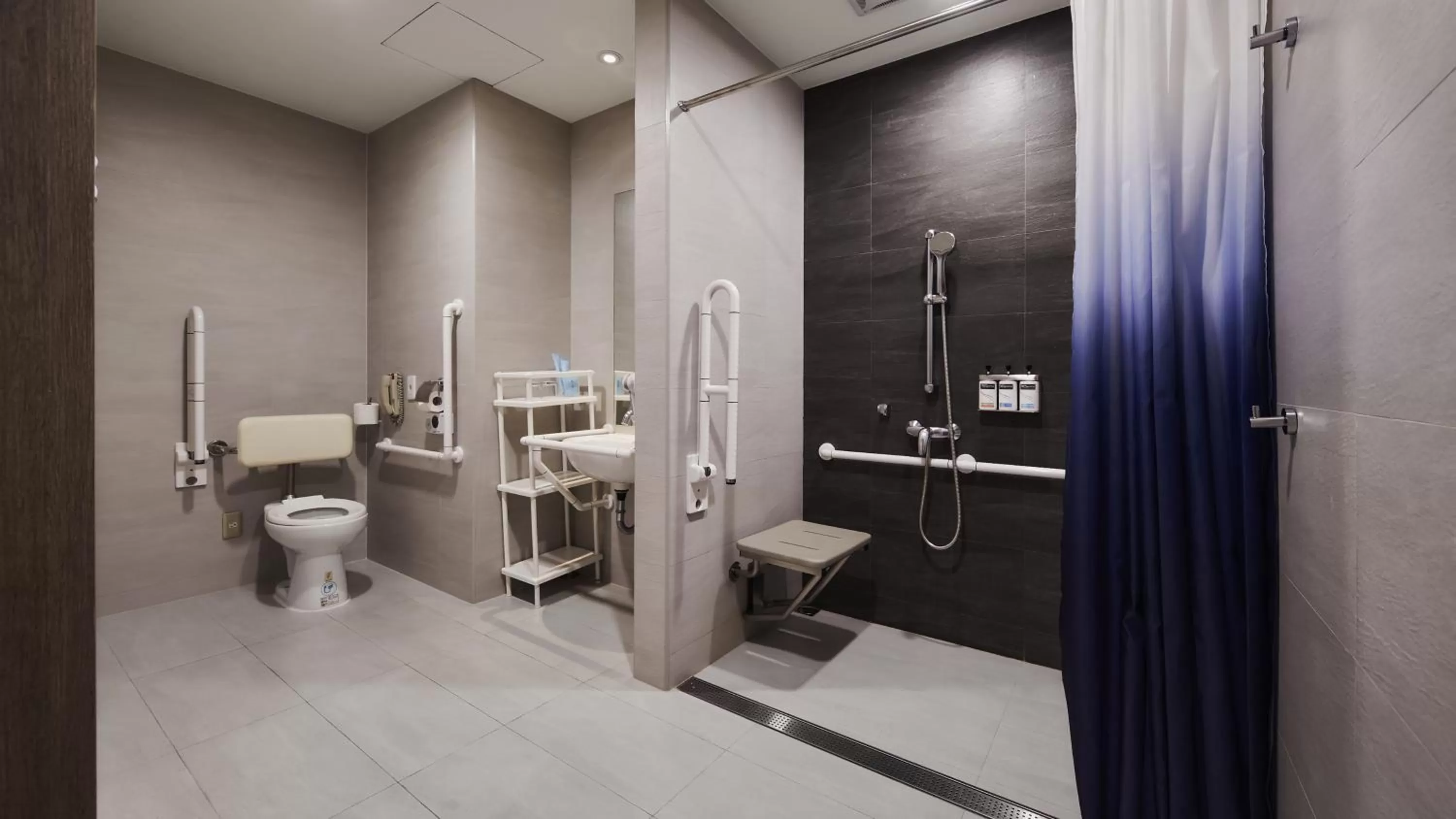 Bathroom in Holiday Inn Express Taichung Park by IHG