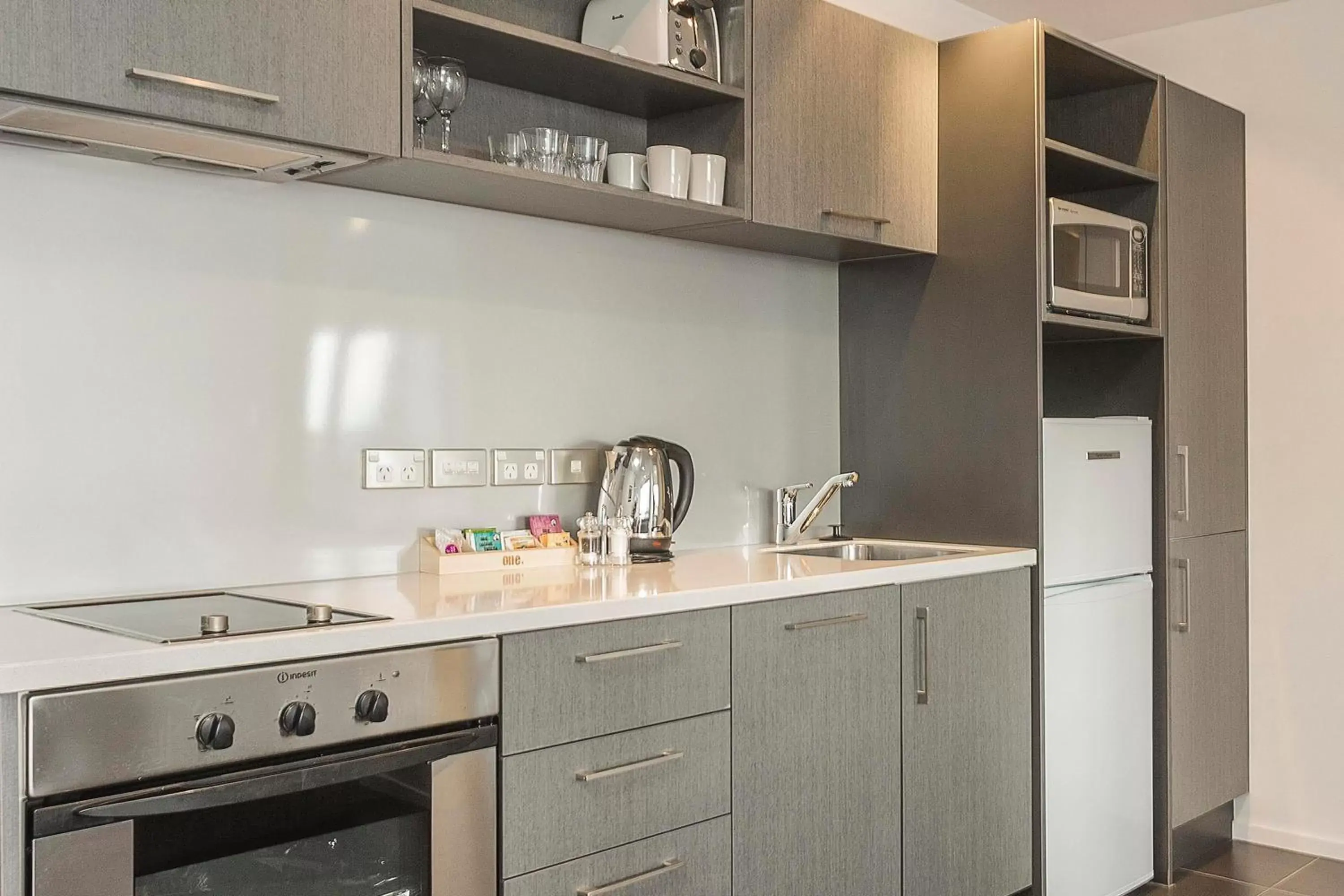 Coffee/tea facilities, Kitchen/Kitchenette in Barclay Suites