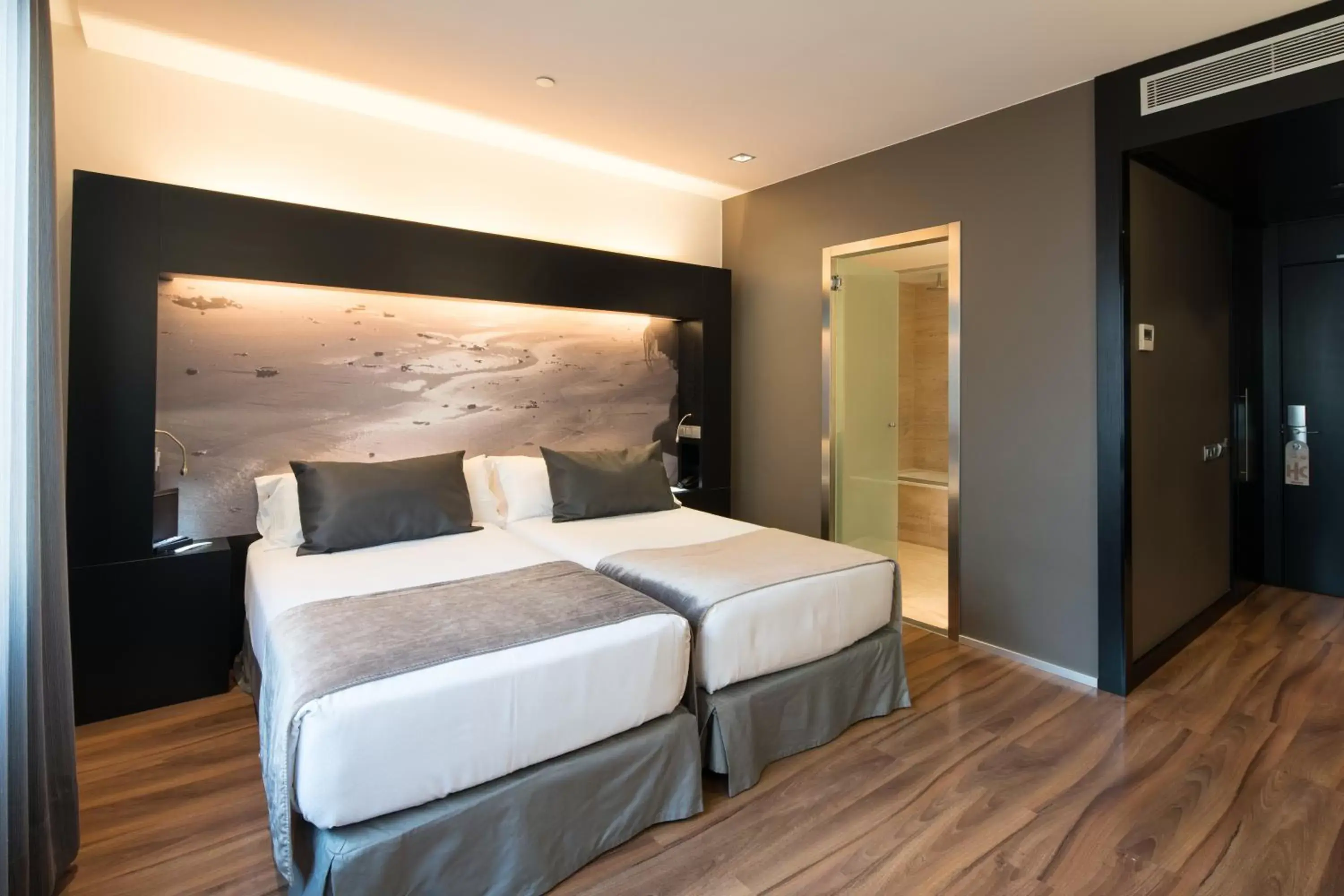 Superior Triple Room in Catalonia Catedral Superior Triple Room in Catalonia Catedral