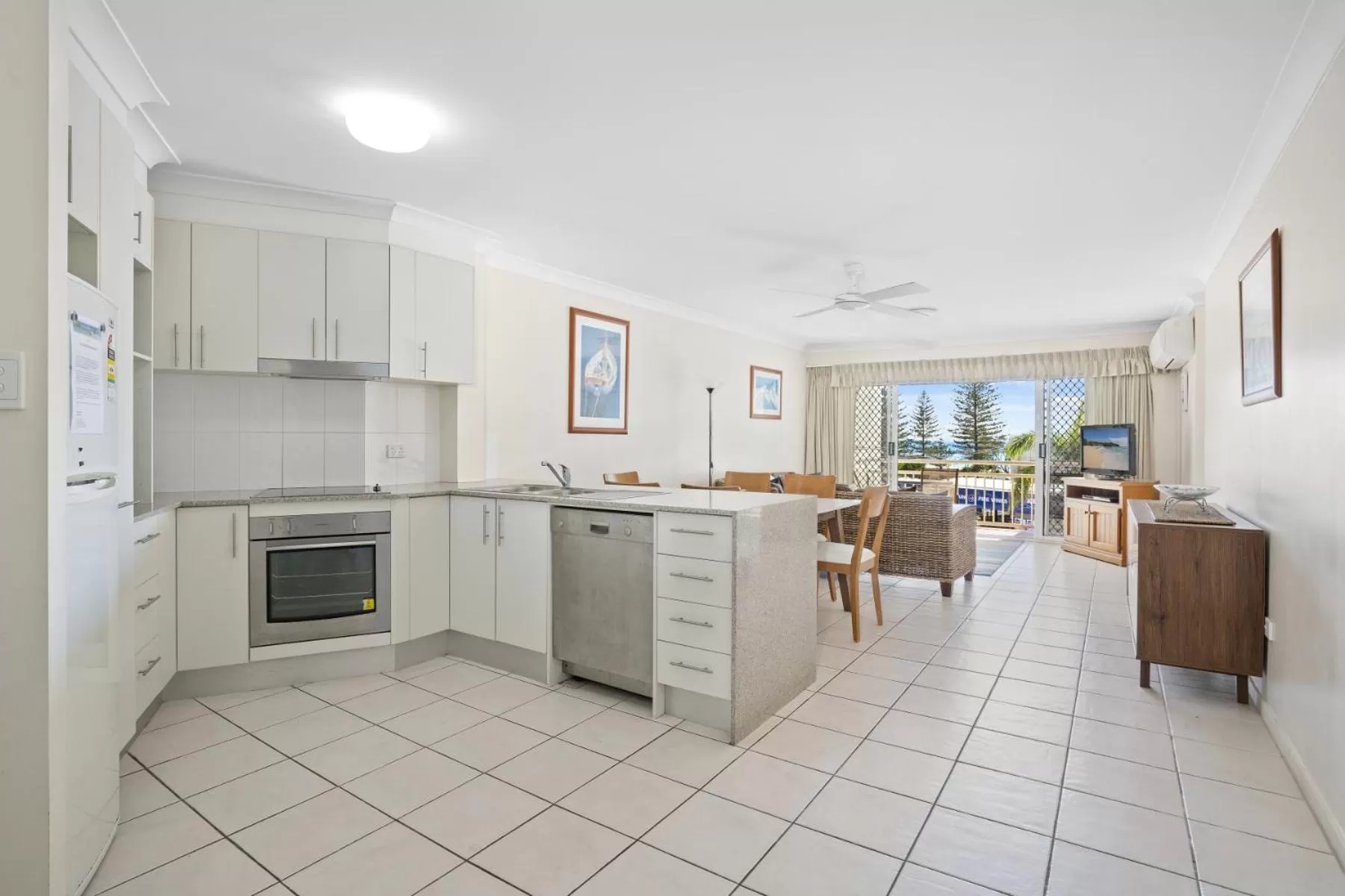 Kitchen or kitchenette in Kirra Palms Holiday Apartments