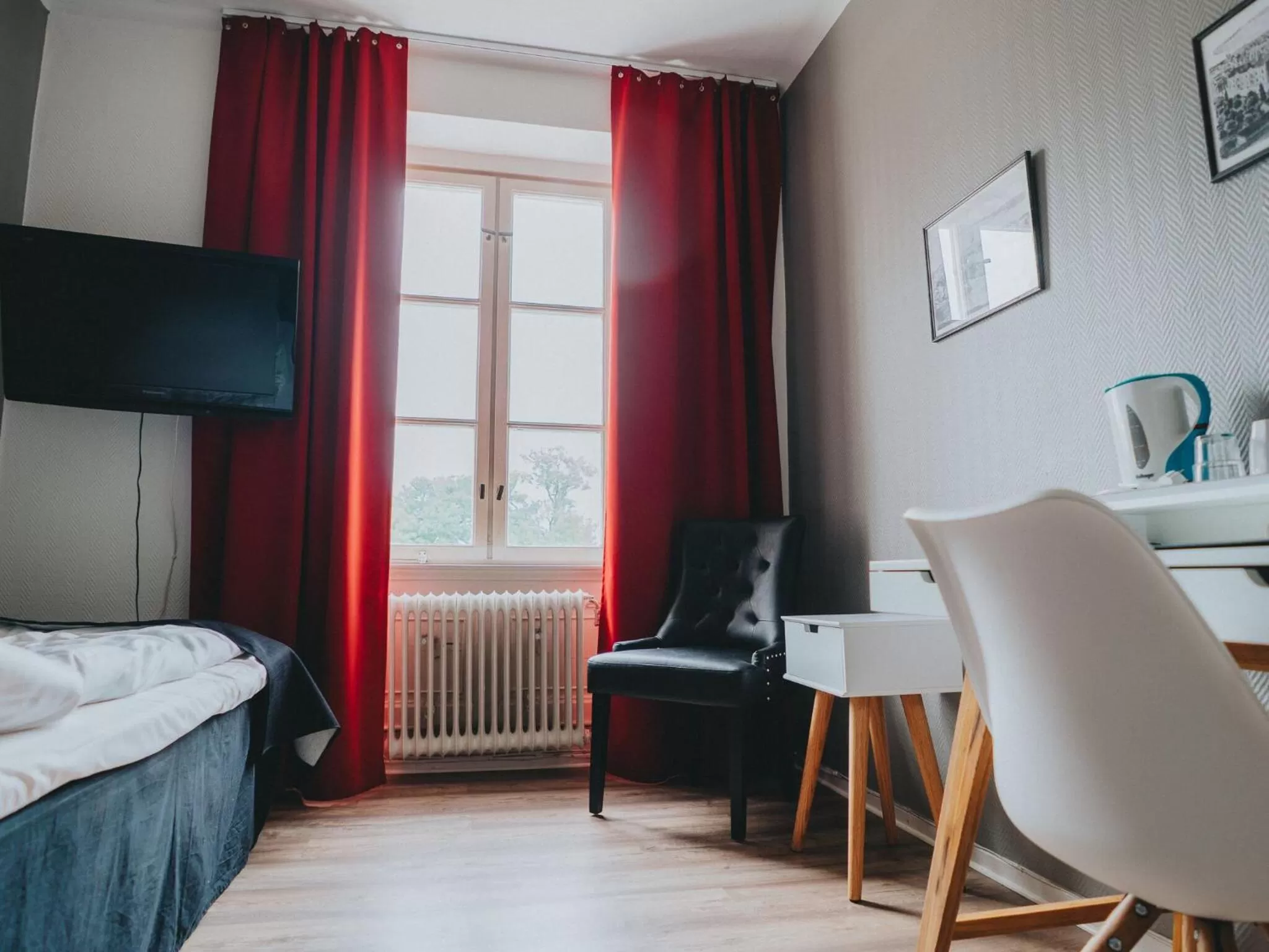 Photo of the whole room, Bed in Arboga Stadshotell