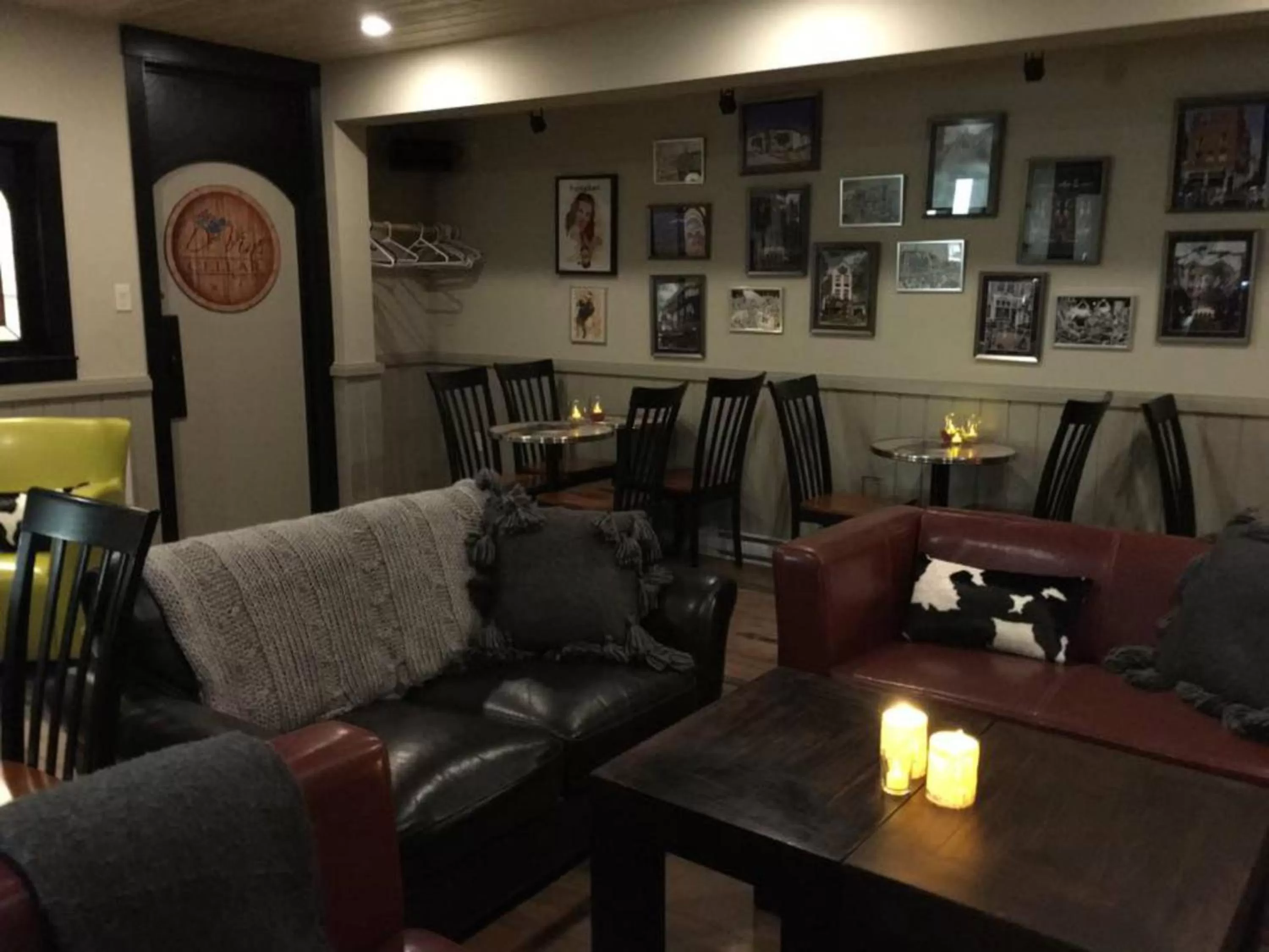 Lounge or bar in The Bulldog Hotel