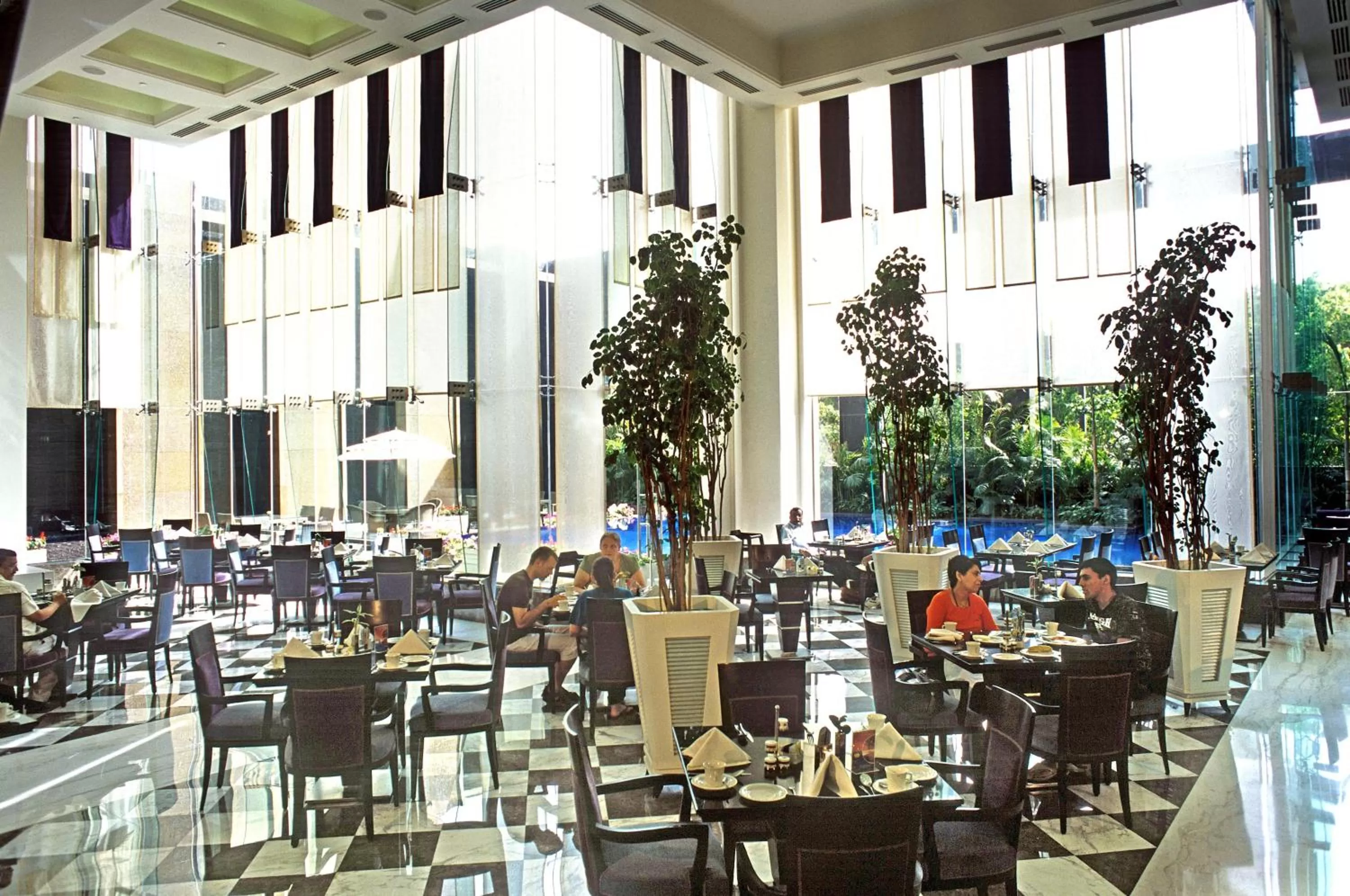 Restaurant/places to eat in Radisson Noida