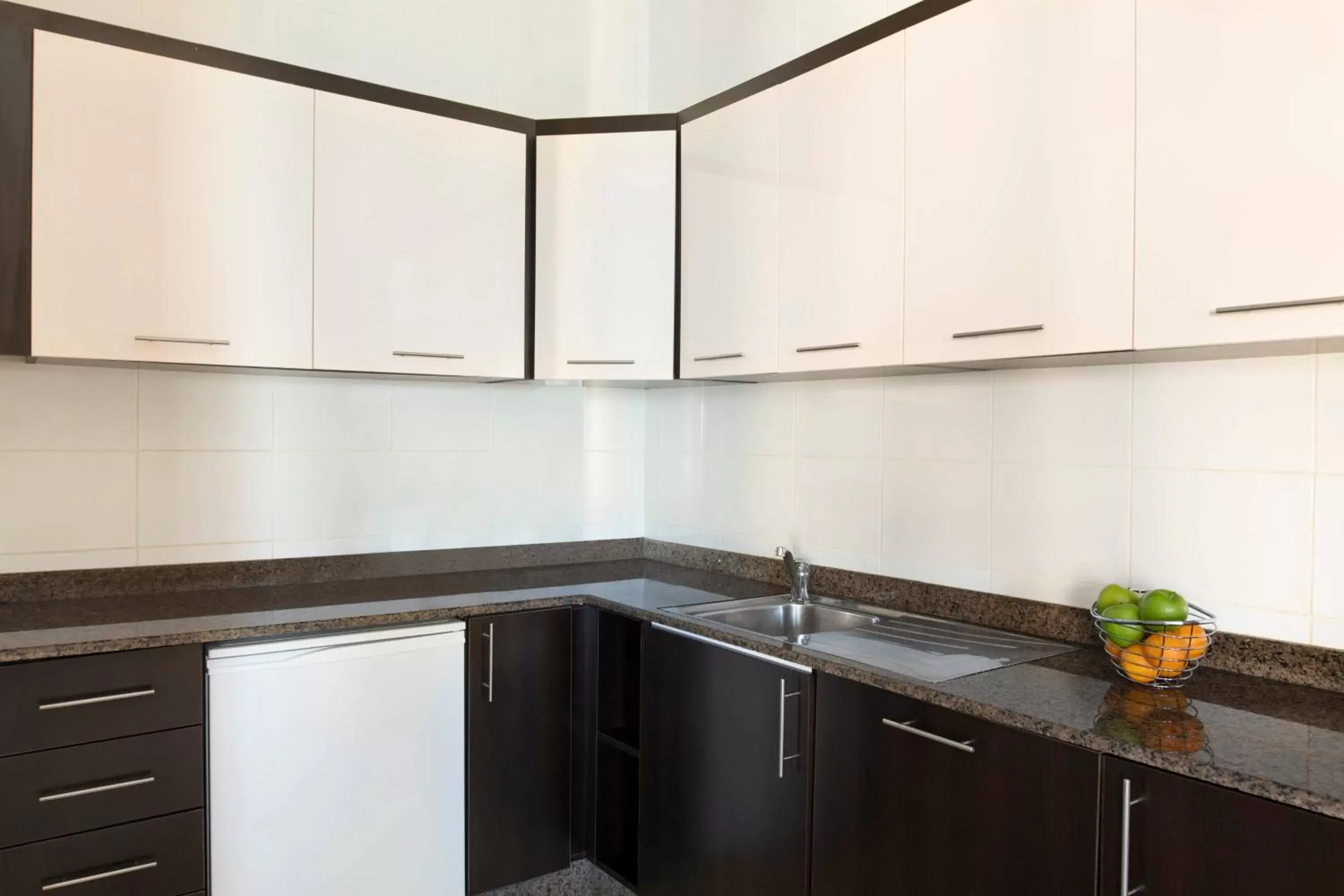 Kitchen or kitchenette, Kitchen/Kitchenette in Marriott Executive Apartments City Center Doha