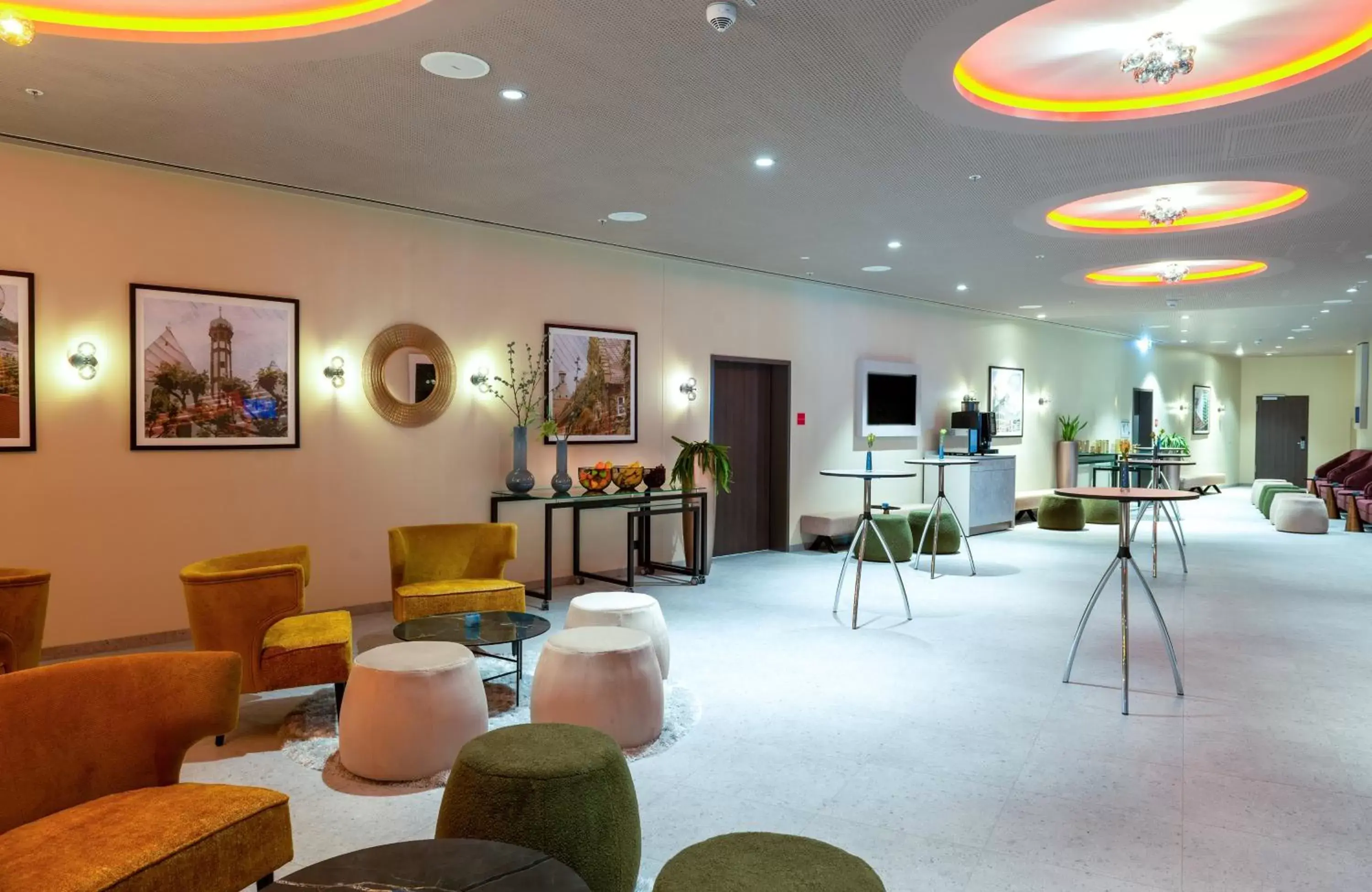 Meeting/conference room, Lounge/Bar in Leonardo Hotel Augsburg