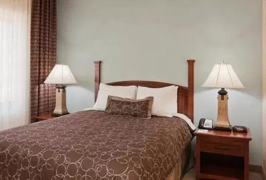 Bed in Staybridge Suites Lafayette-Airport, an IHG Hotel