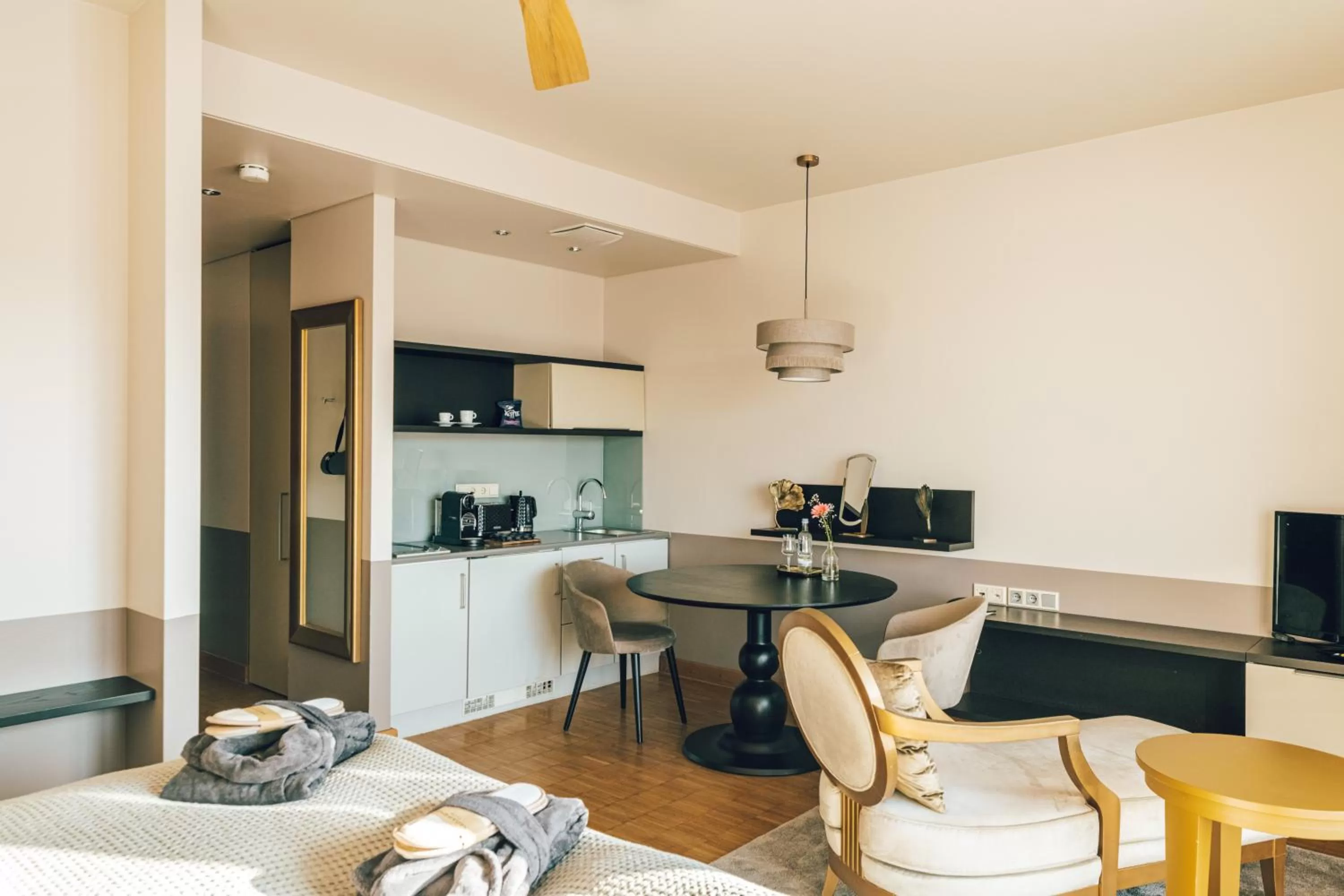 Photo of the whole room in Townhouse Berlin