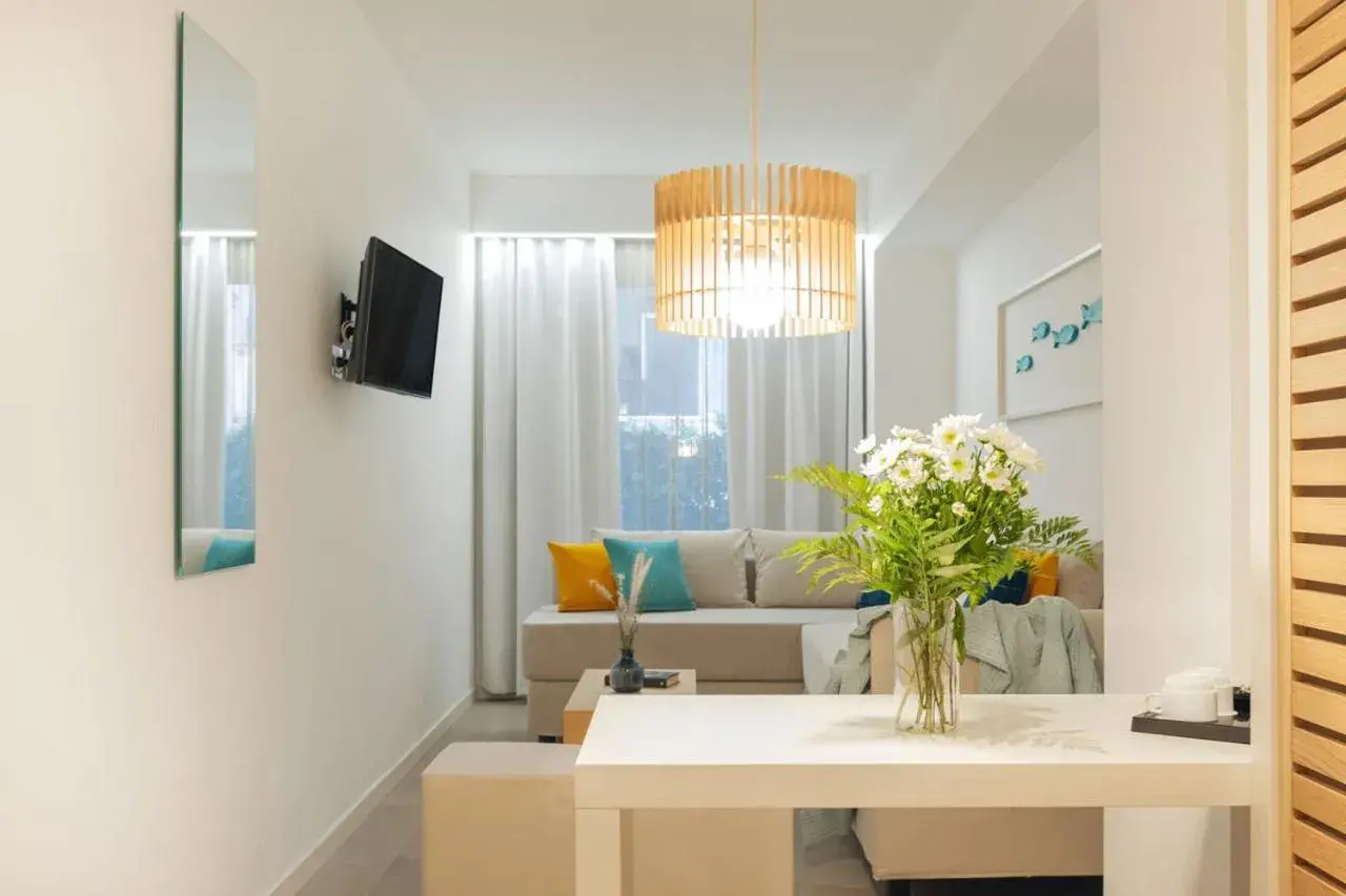 Bedroom, Seating Area in Albatros Beach Hotel