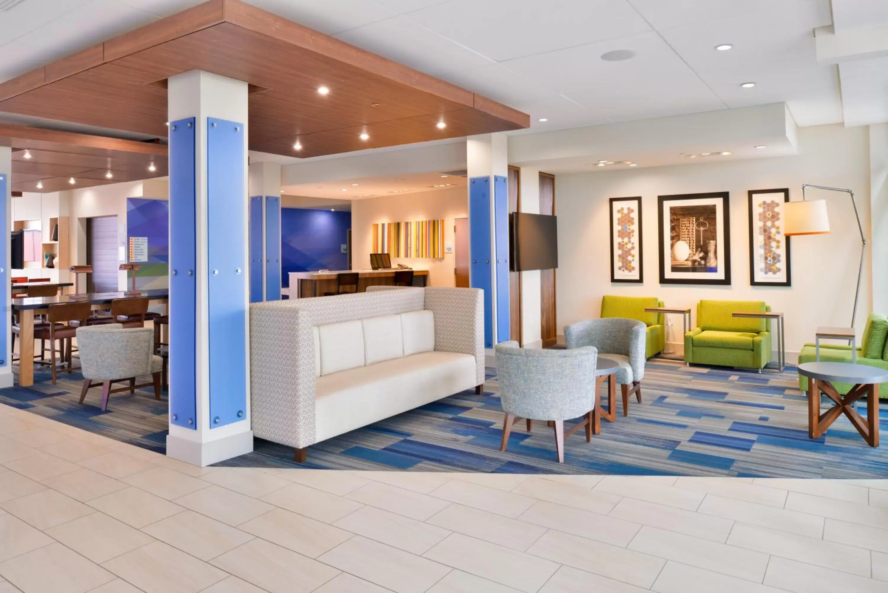 Property building, Lobby/Reception in Holiday Inn Express & Suites Madison, an IHG Hotel
