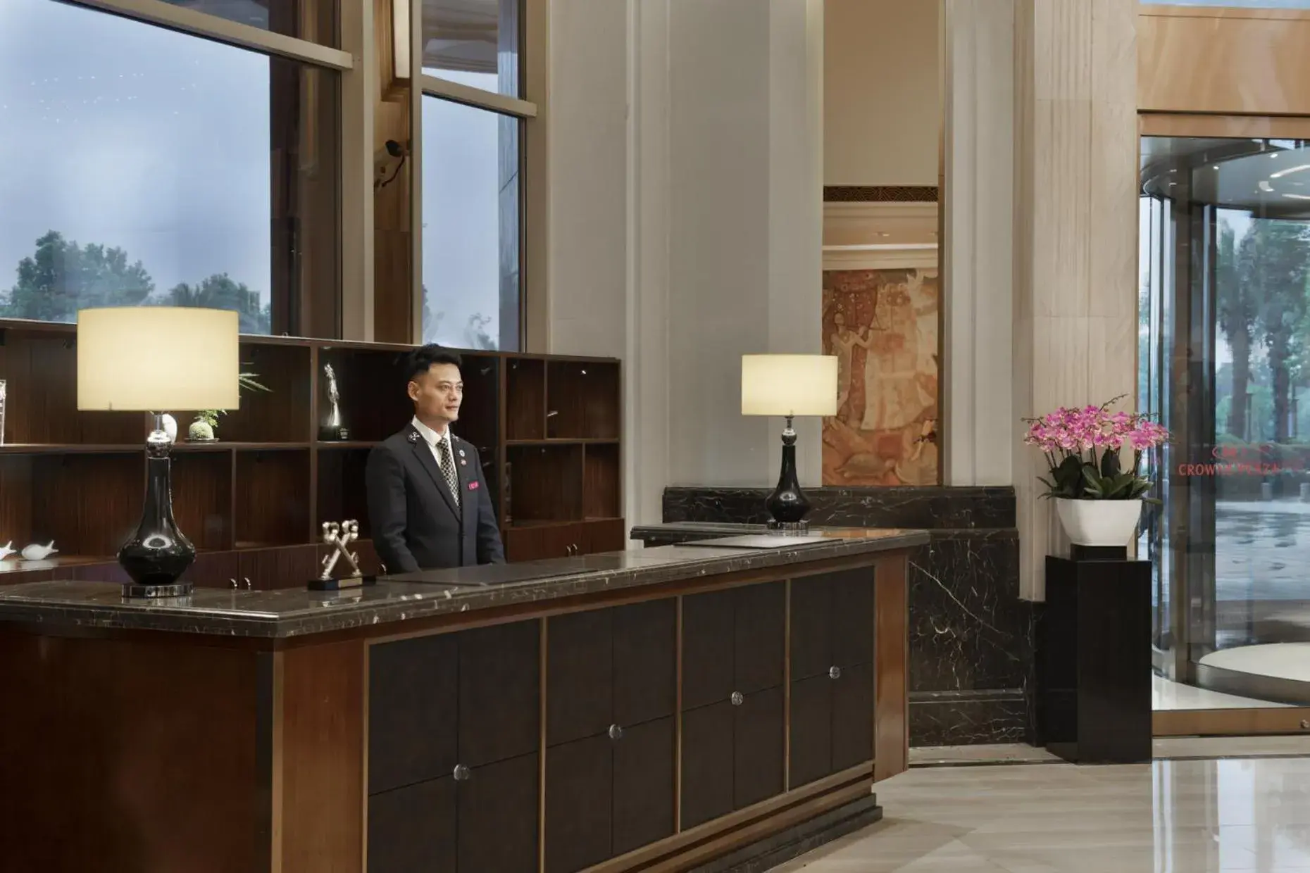 concierge, Lobby/Reception in Crowne Plaza Nanchang Riverside, an IHG Hotel