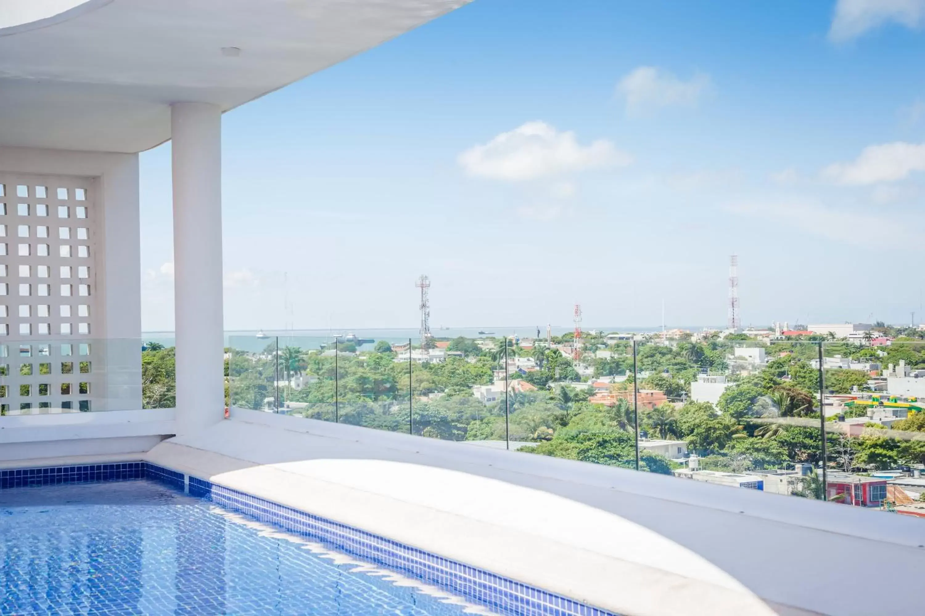 Swimming Pool in Fiesta Inn & Loft Ciudad del Carmen