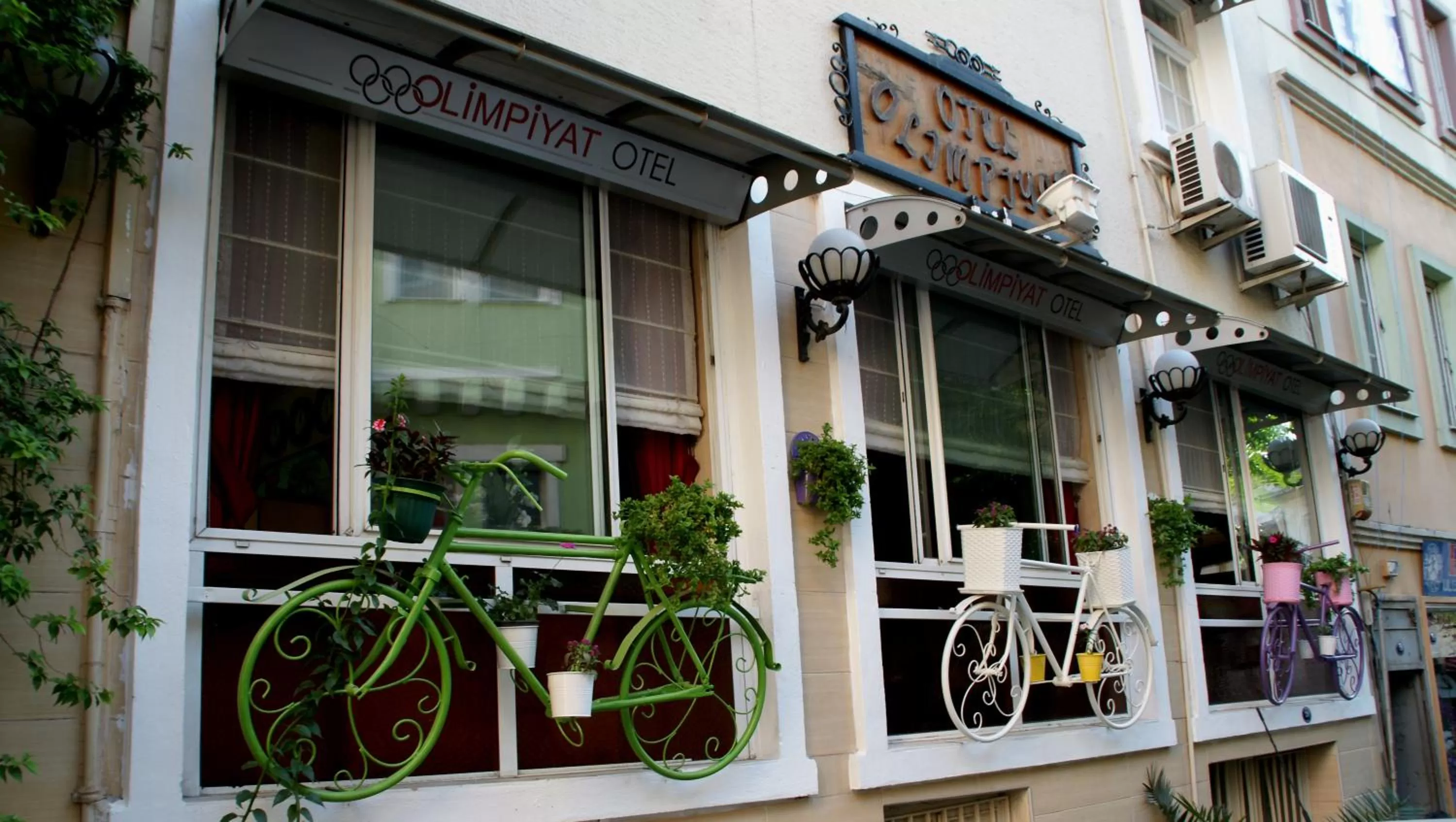 Facade/entrance in Olimpiyat Hotel Izmir