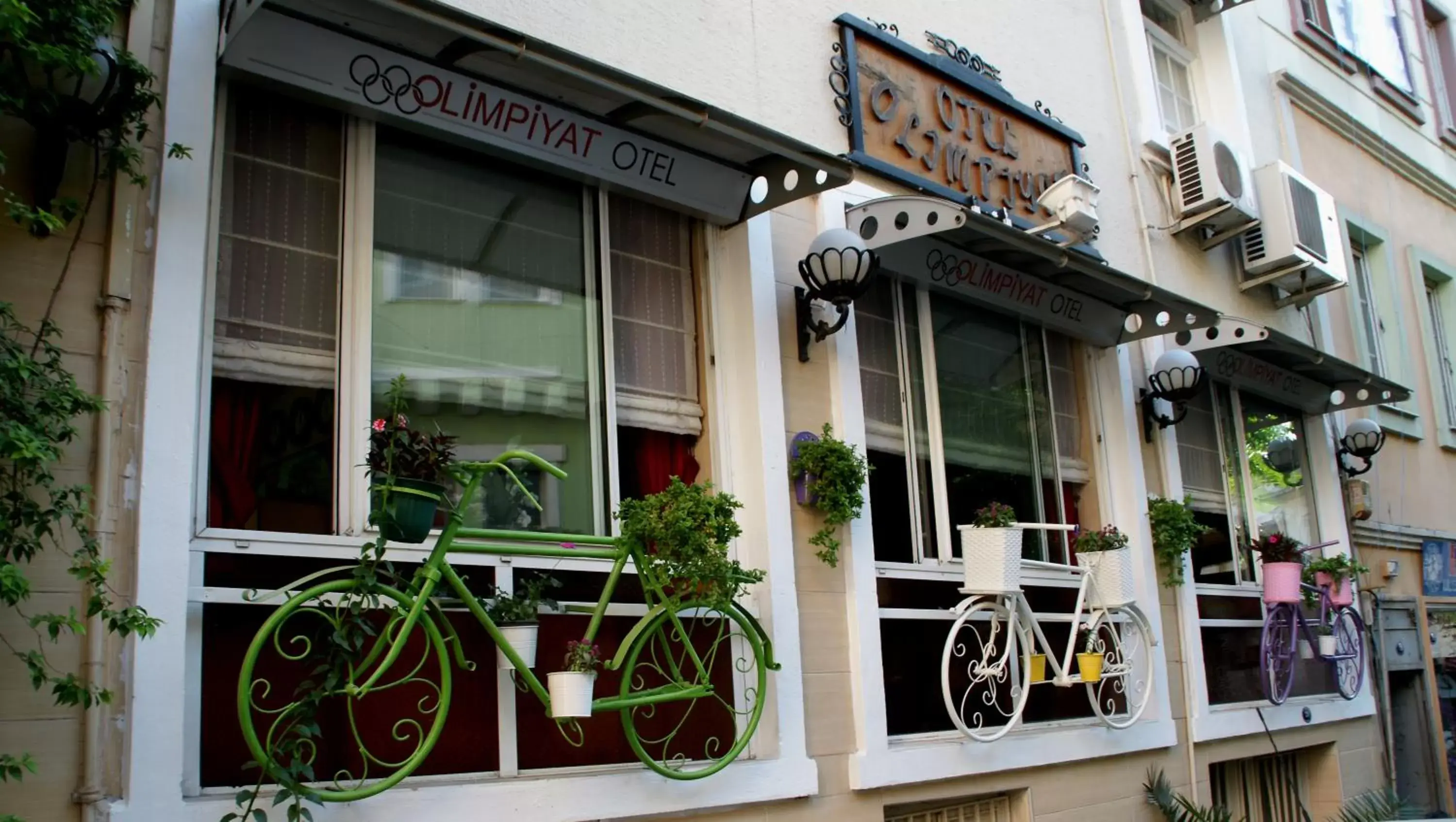 Facade/entrance in Olimpiyat Hotel Izmir Facade/entrance in Olimpiyat Hotel Izmir