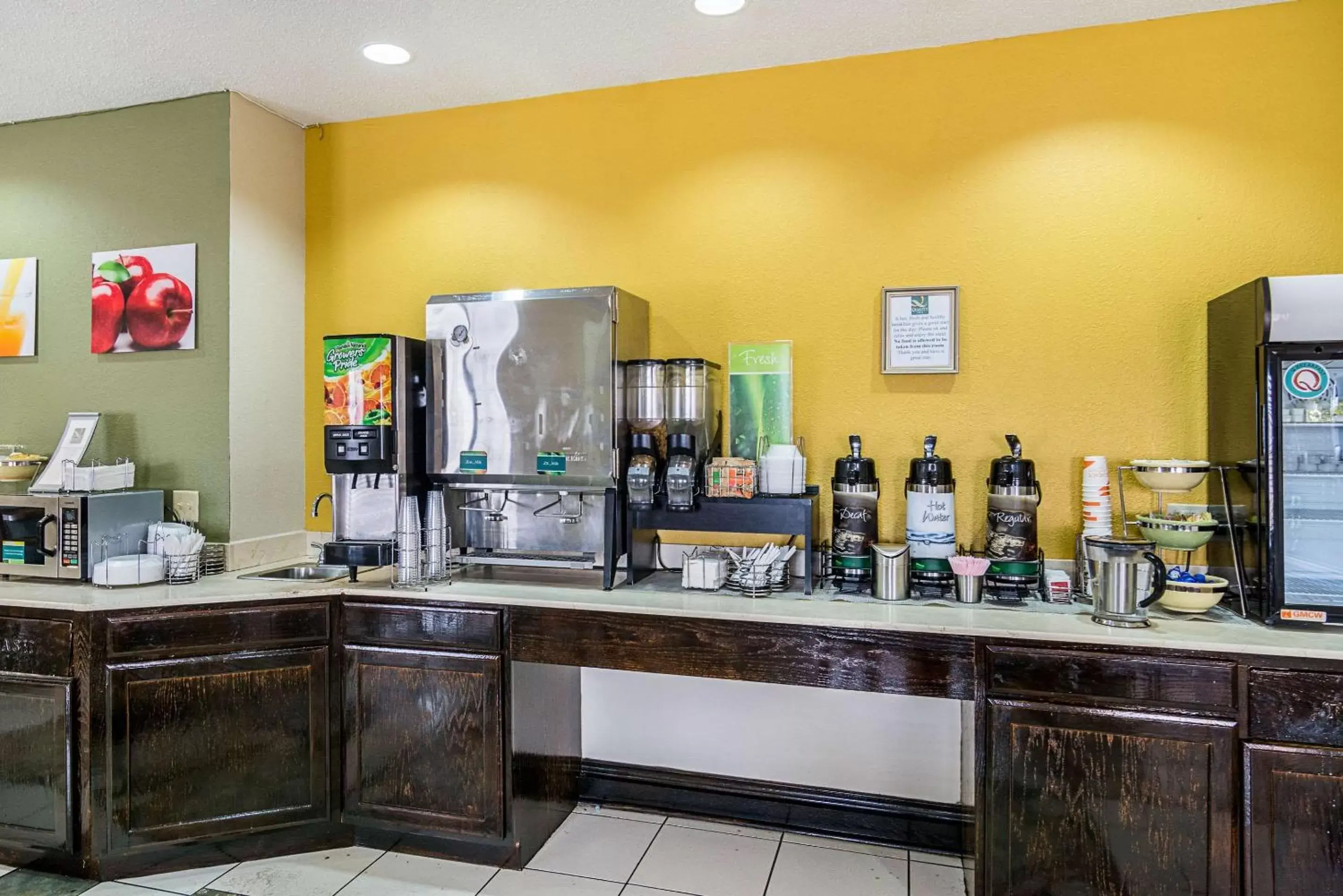 Restaurant/places to eat in Quality Inn and Suites Harvey