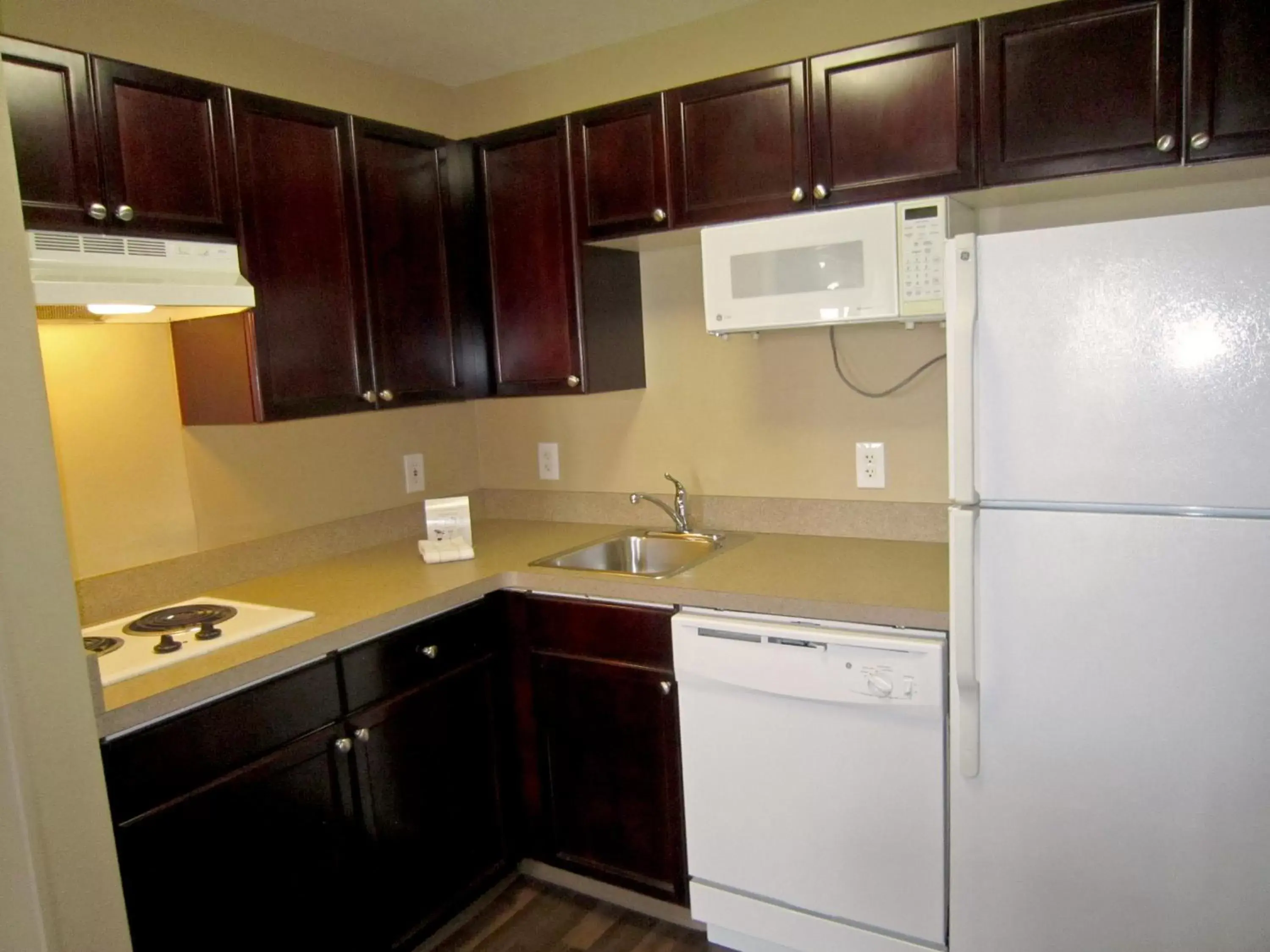 Kitchen or kitchenette, Kitchen/Kitchenette in Extended Stay America Suites - Austin - Northwest - Research Park